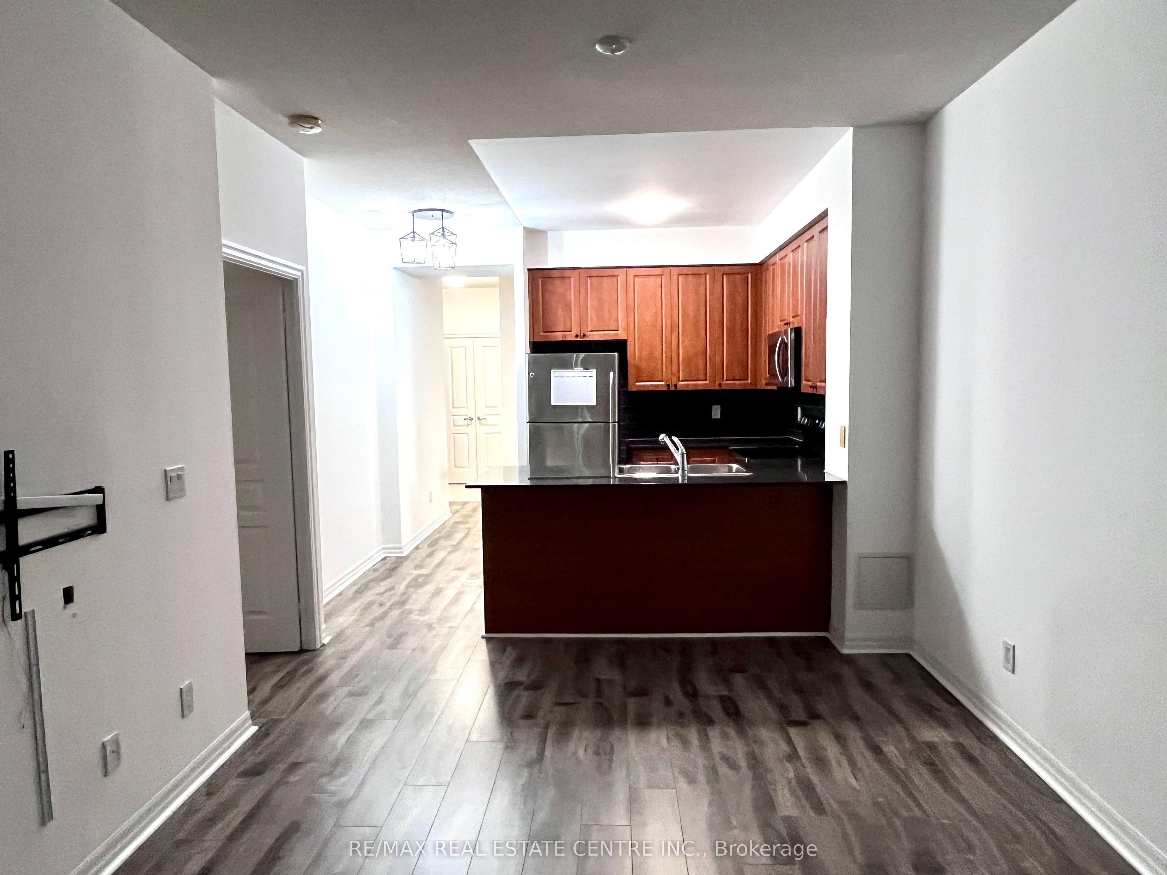 225 Webb Drive 907, Mississauga, ON L5B 3Y5 photo 5