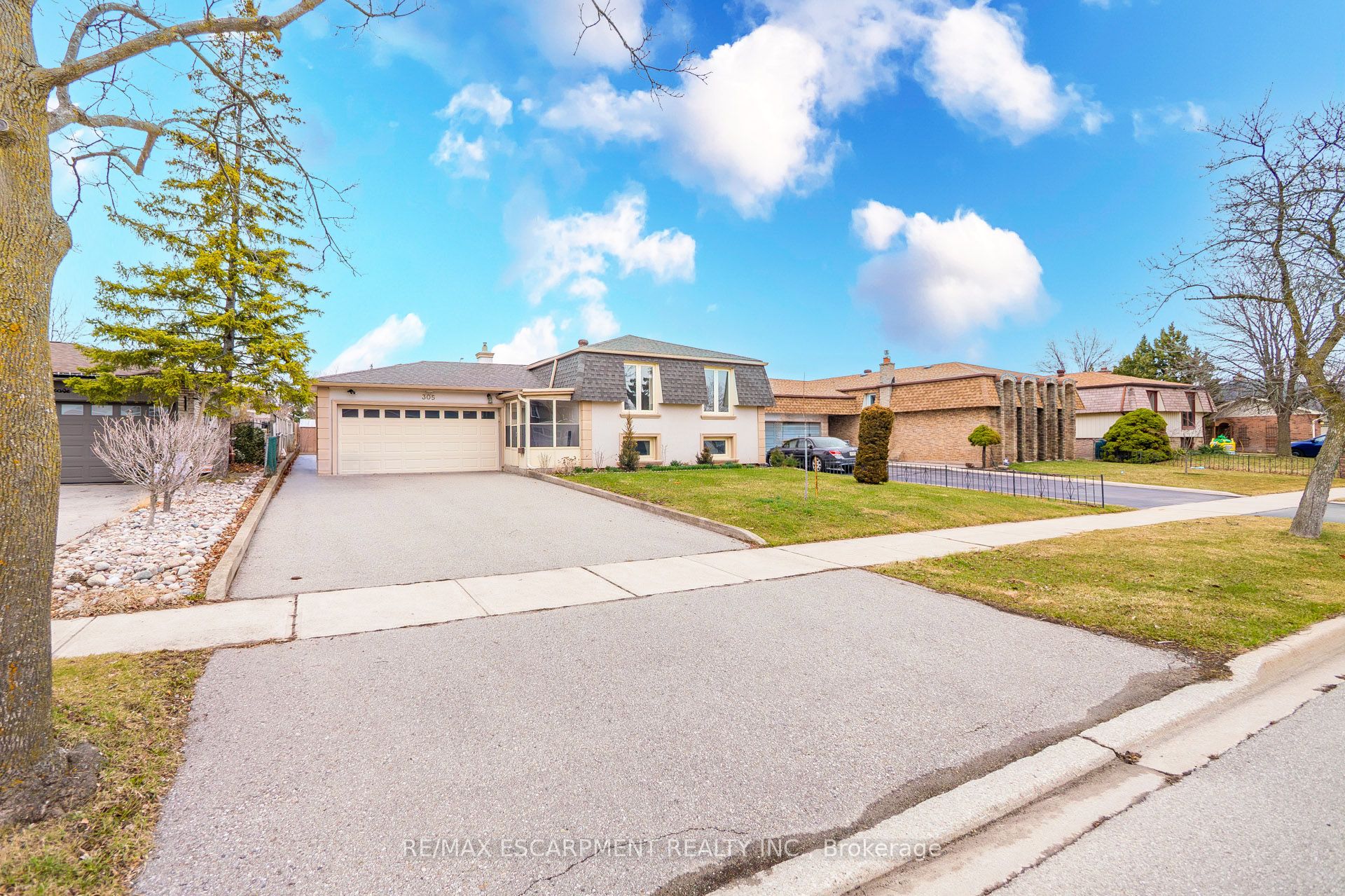 305 Pinegrove Road, Oakville, ON L6K 3P8