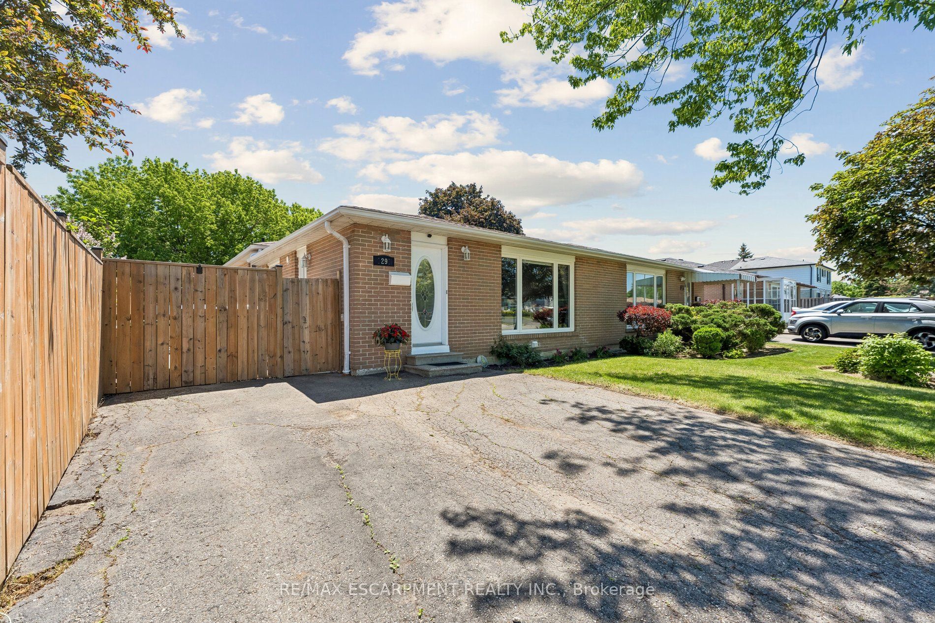29 Deeside Crescent, Brampton, ON L6T 3L8 photo 2
