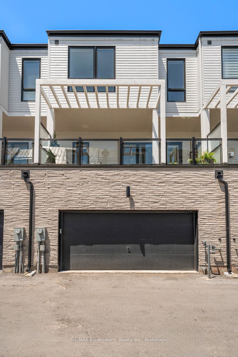 2280 Sovereign Street, Oakville, ON L6L 0H9