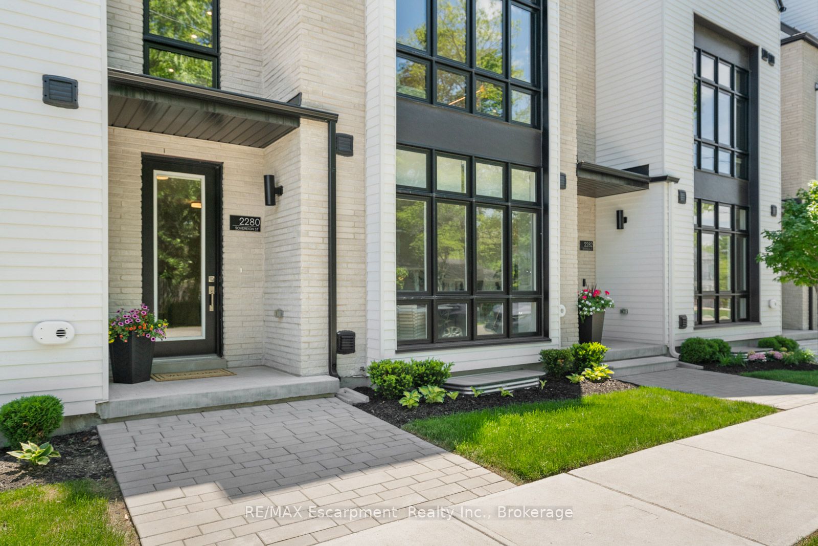 2280 Sovereign Street, Oakville, ON L6L 0H9 photo 4