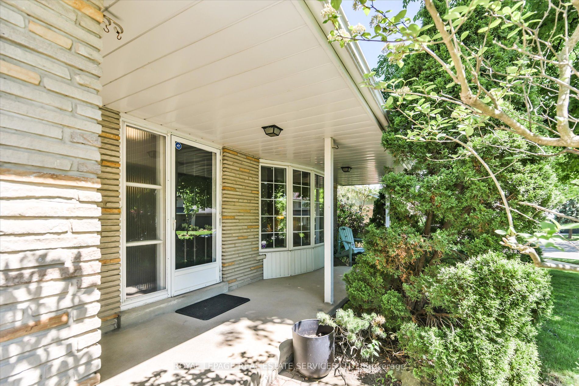 49 Pettit Drive, Toronto, ON M9R 2W6 photo 3