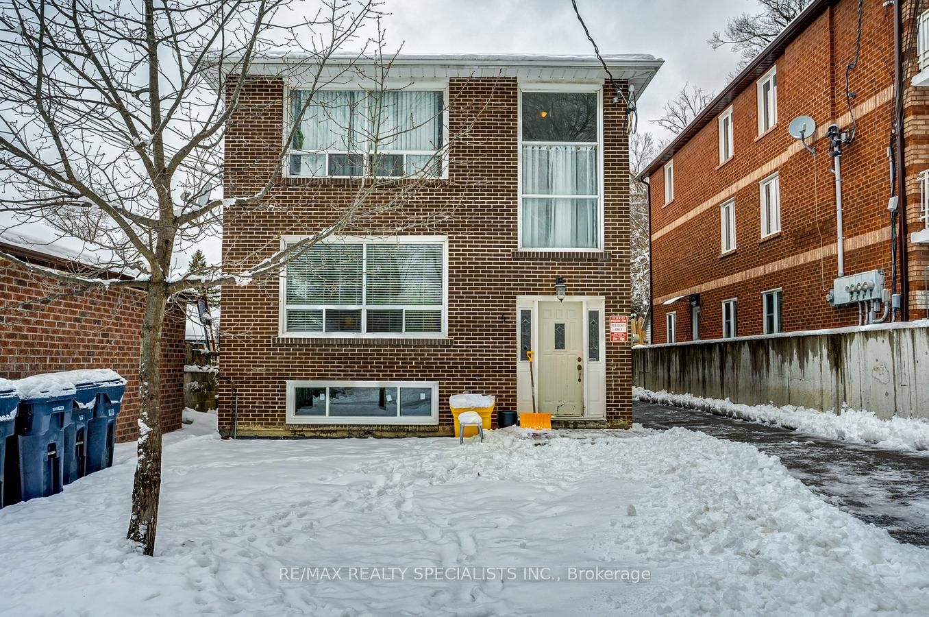 4 Garrow Avenue 1, Toronto, ON M6N 2C5 photo 2