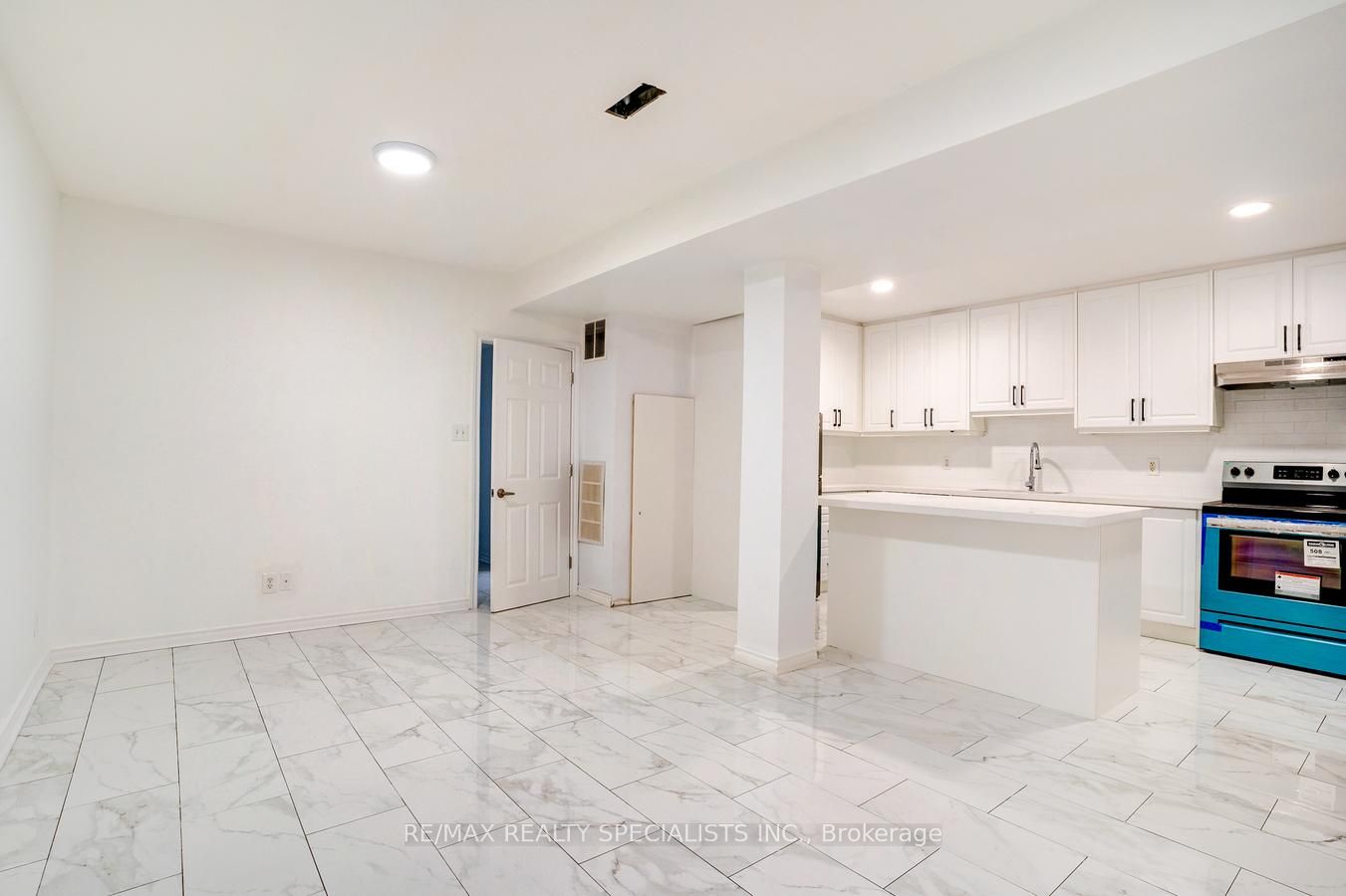 4 Garrow Avenue 1, Toronto, ON M6N 2C5 photo 5