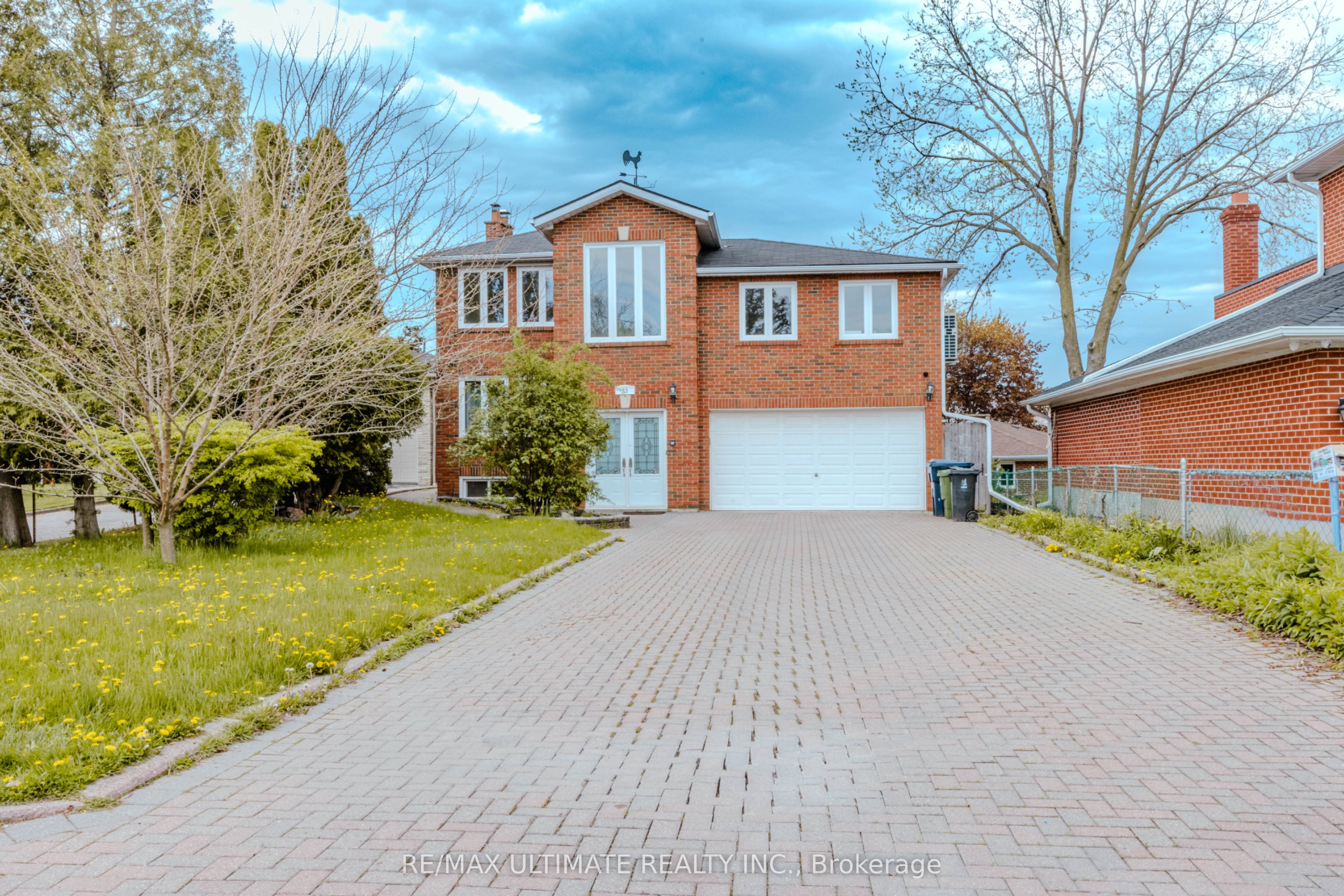 83 Burr Avenue Upper1, Toronto, ON M6L 1V3