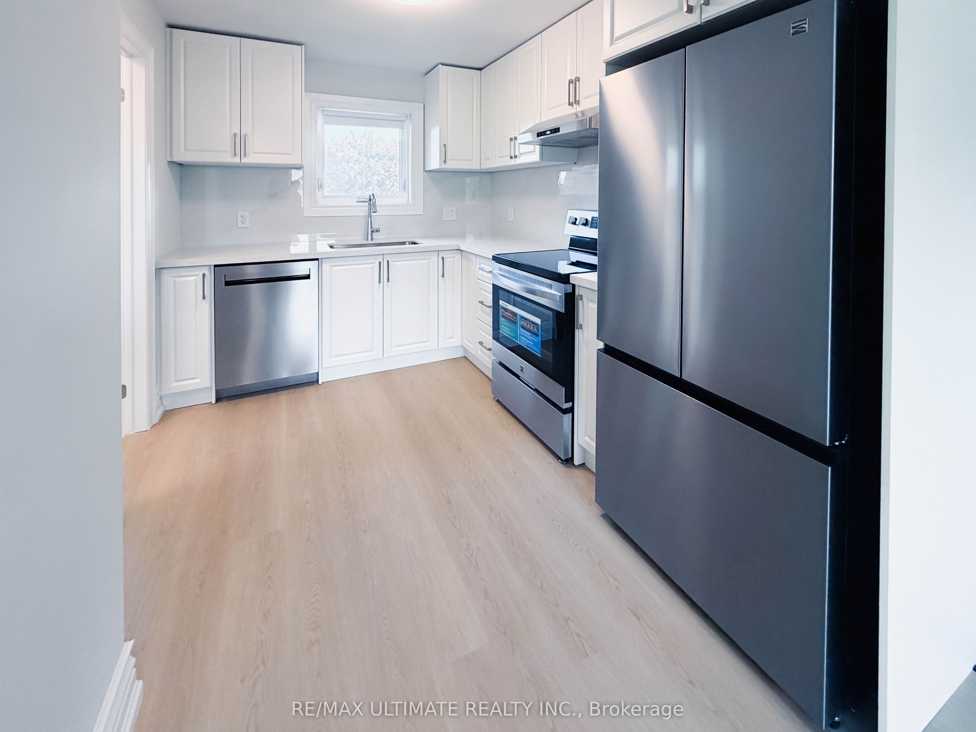 83 Burr Avenue Upper1, Toronto, ON M6L 1V3 photo 2