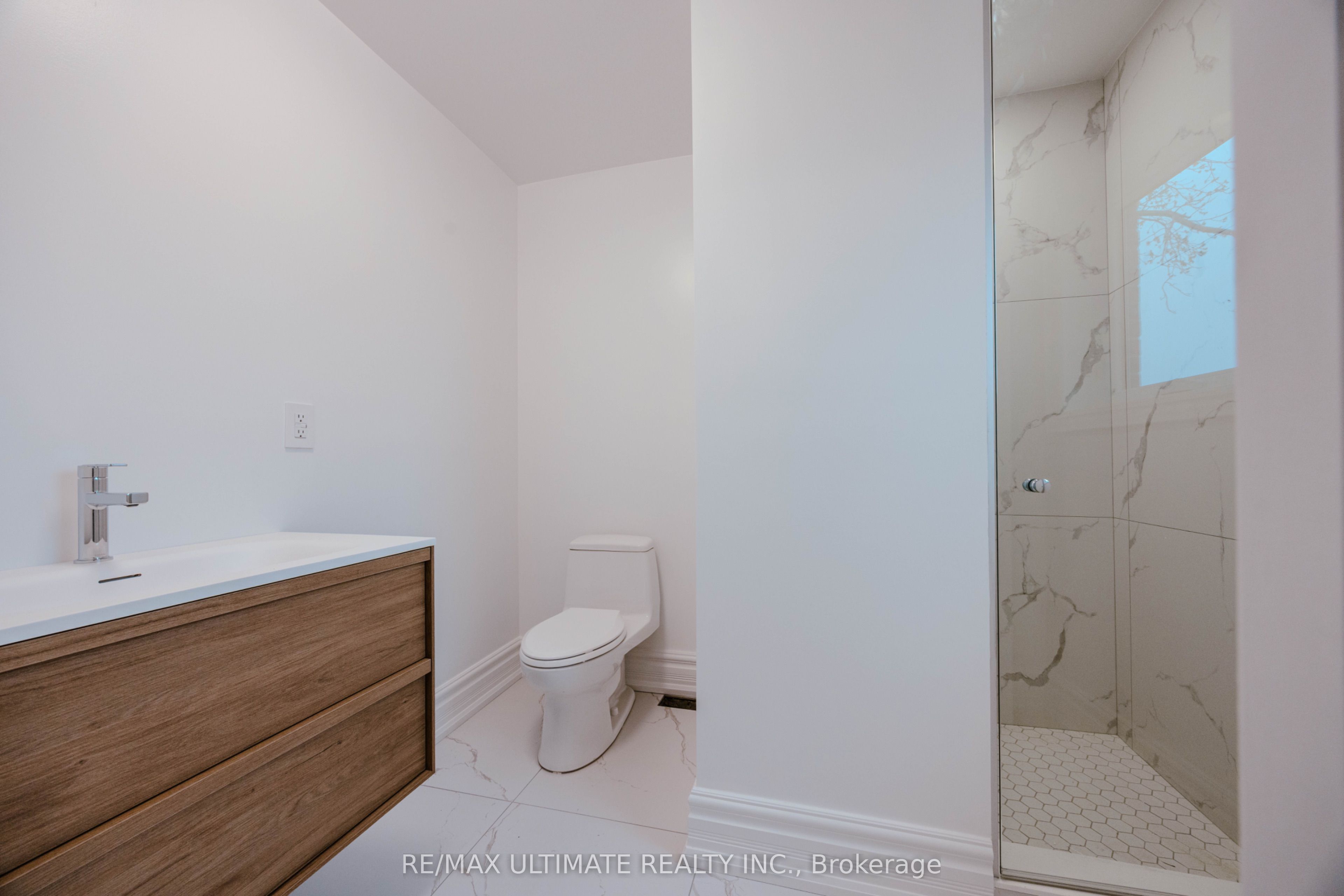 83 Burr Avenue Upper1, Toronto, ON M6L 1V3 photo 3