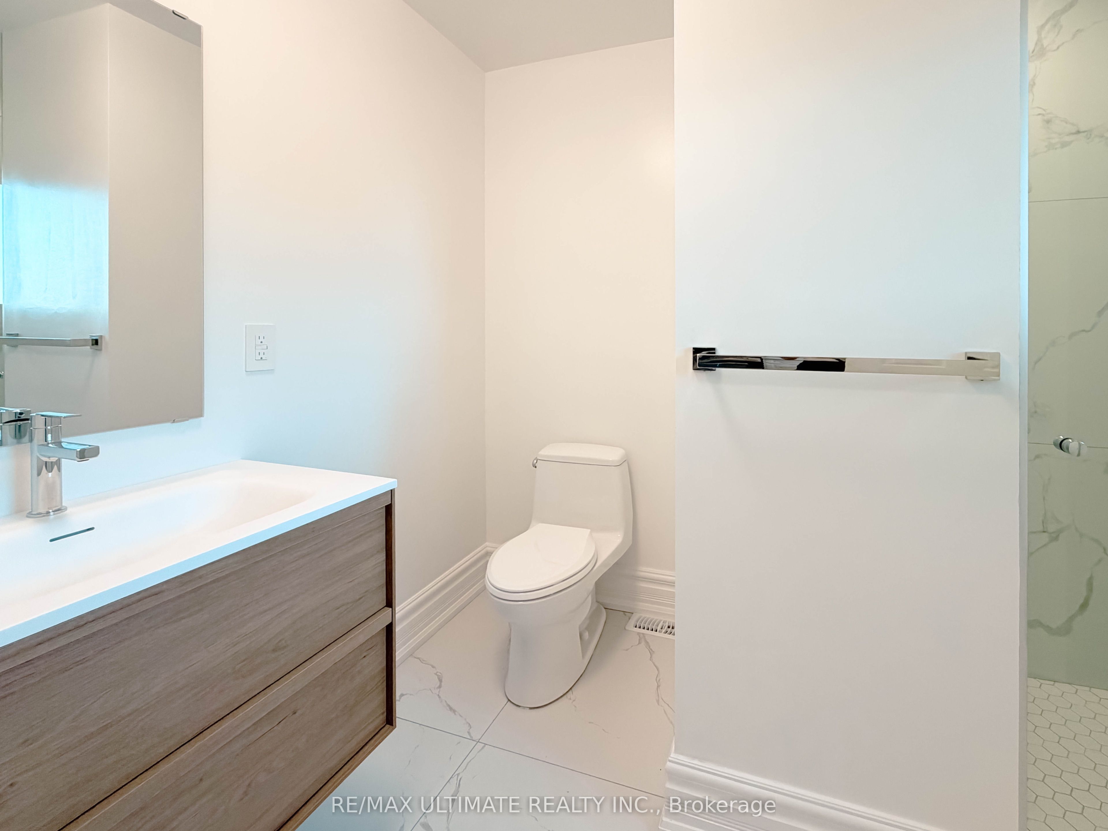 83 Burr Avenue Upper1, Toronto, ON M6L 1V3 photo 5
