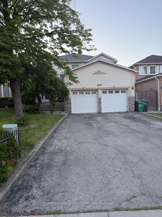 1561 Wintergrove Gardens, Mississauga, ON L5M 3Z9 photo 2
