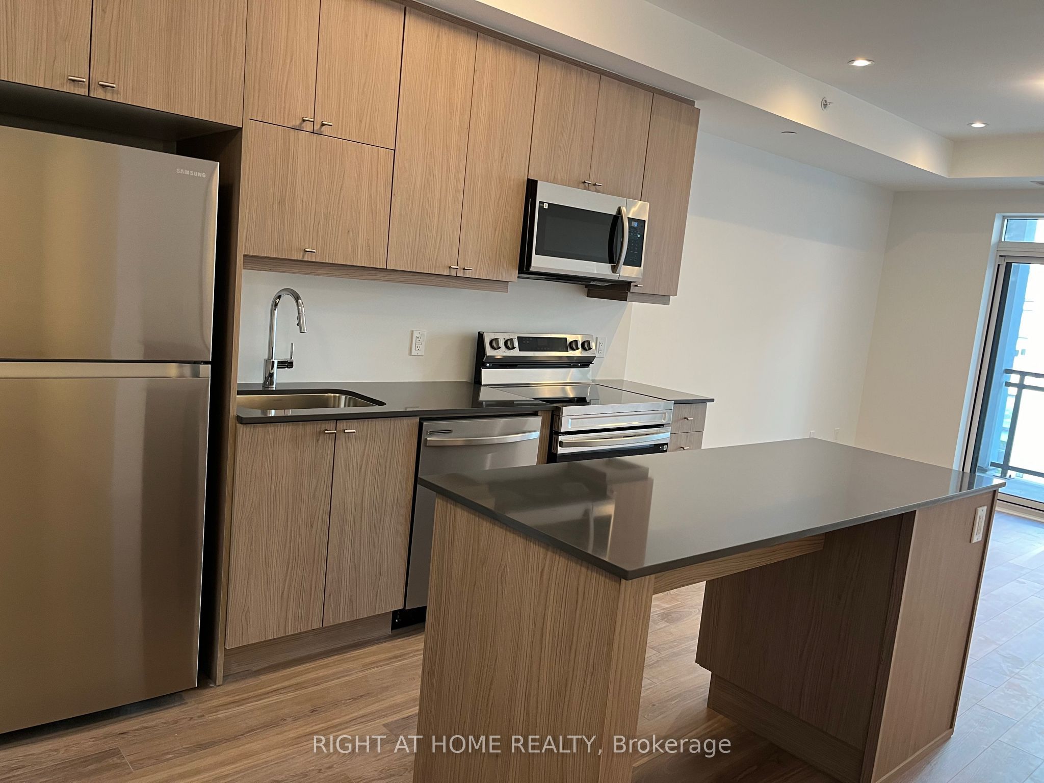 480 Gordon Krantz Avenue 318, Milton, ON L9E 1Z5 photo 3