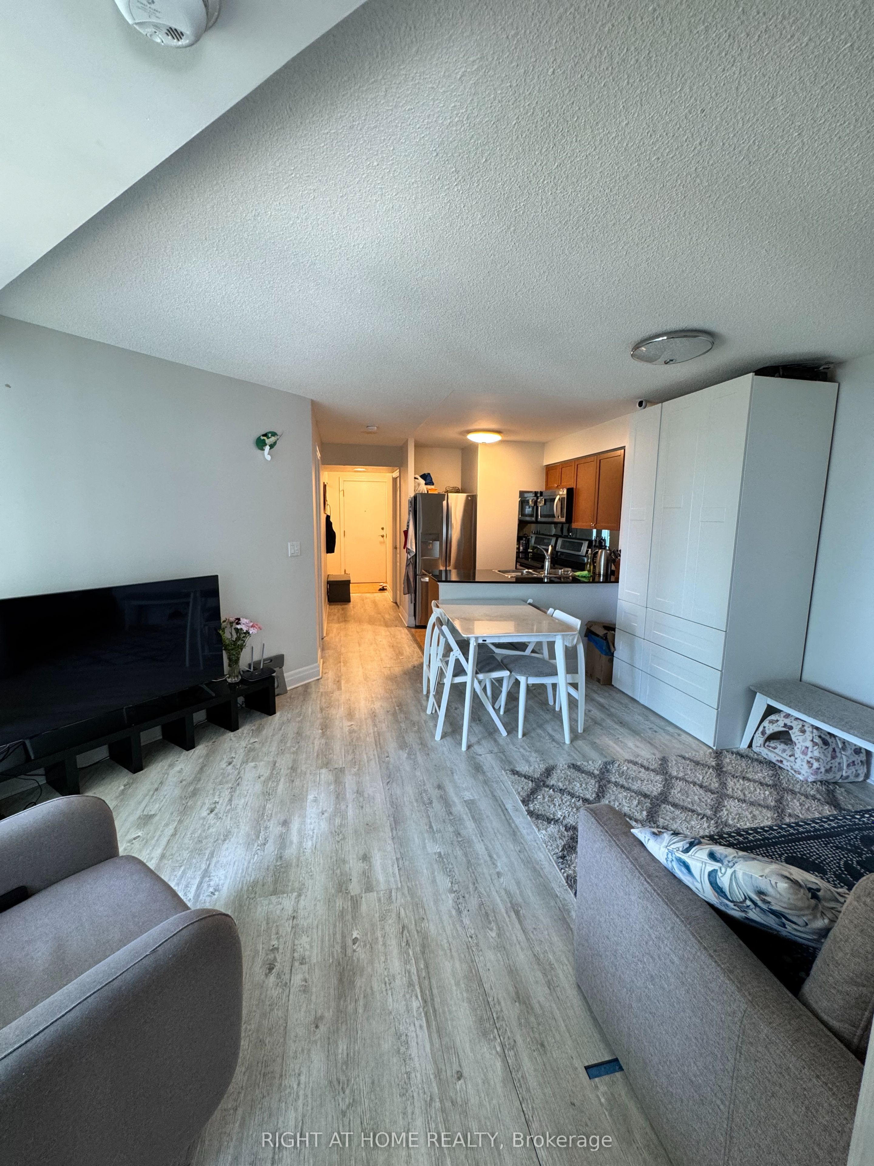2121 Lake Shore Boulevard W 906, Toronto, ON M8V 1A1 photo 2