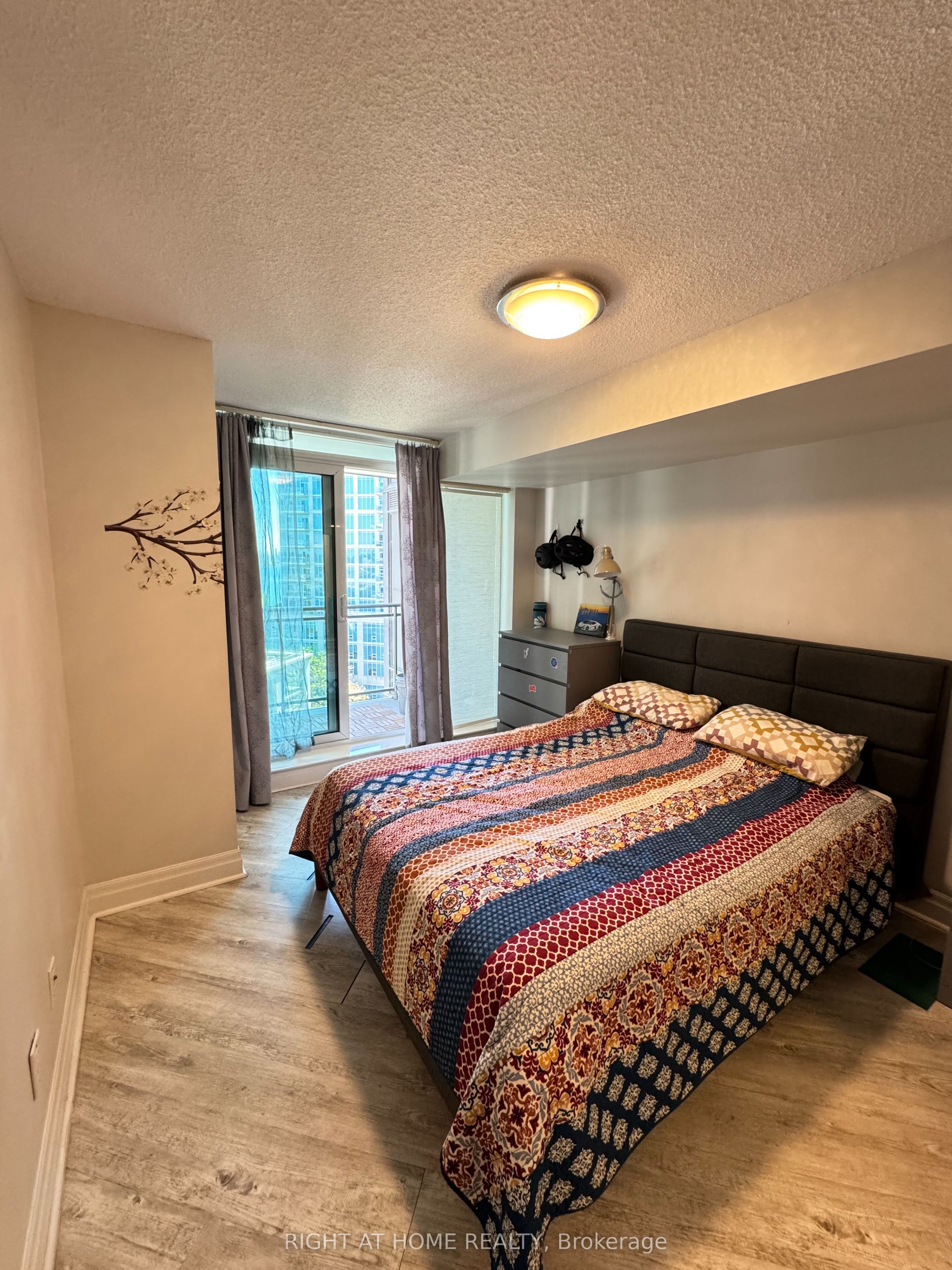 2121 Lake Shore Boulevard W 906, Toronto, ON M8V 1A1 photo 5