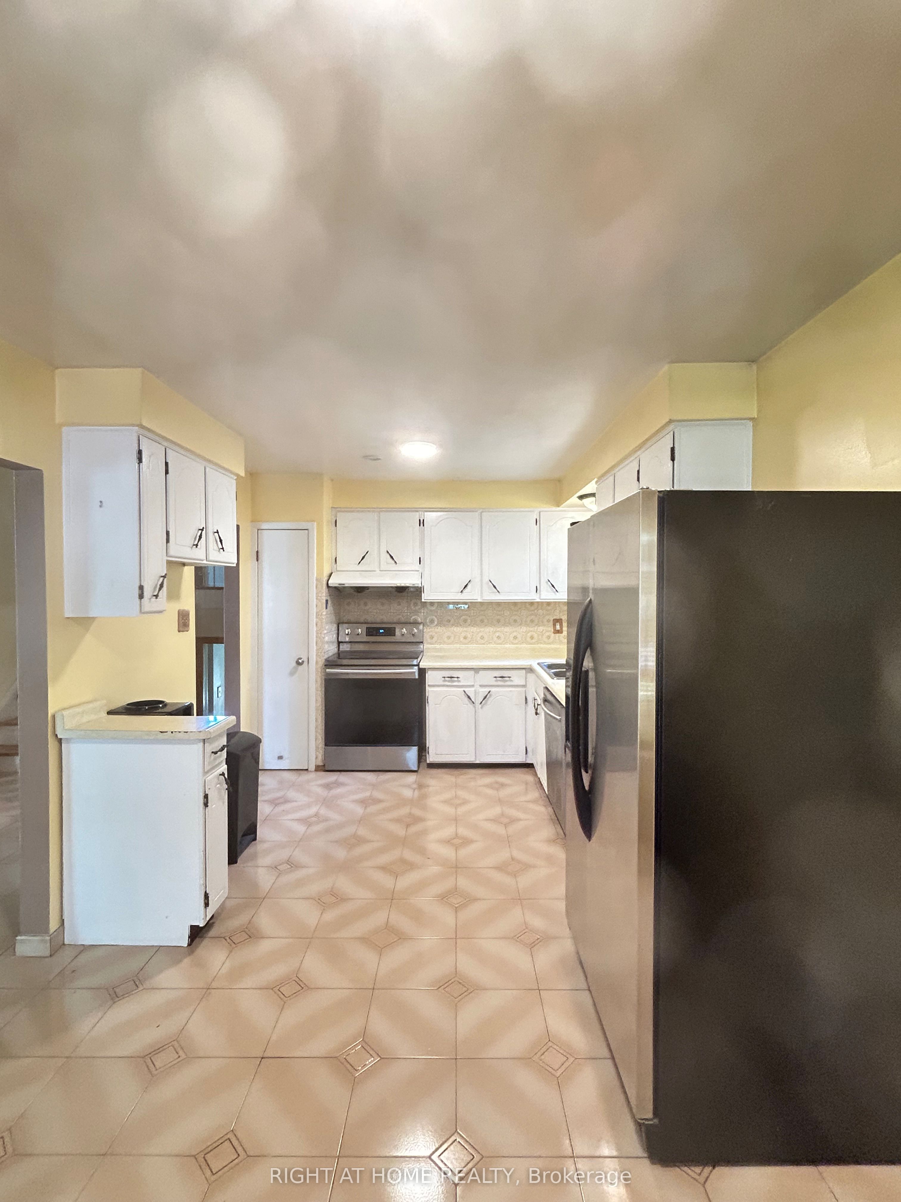 1010 Bloor Street, Mississauga, ON L4Y 2N2