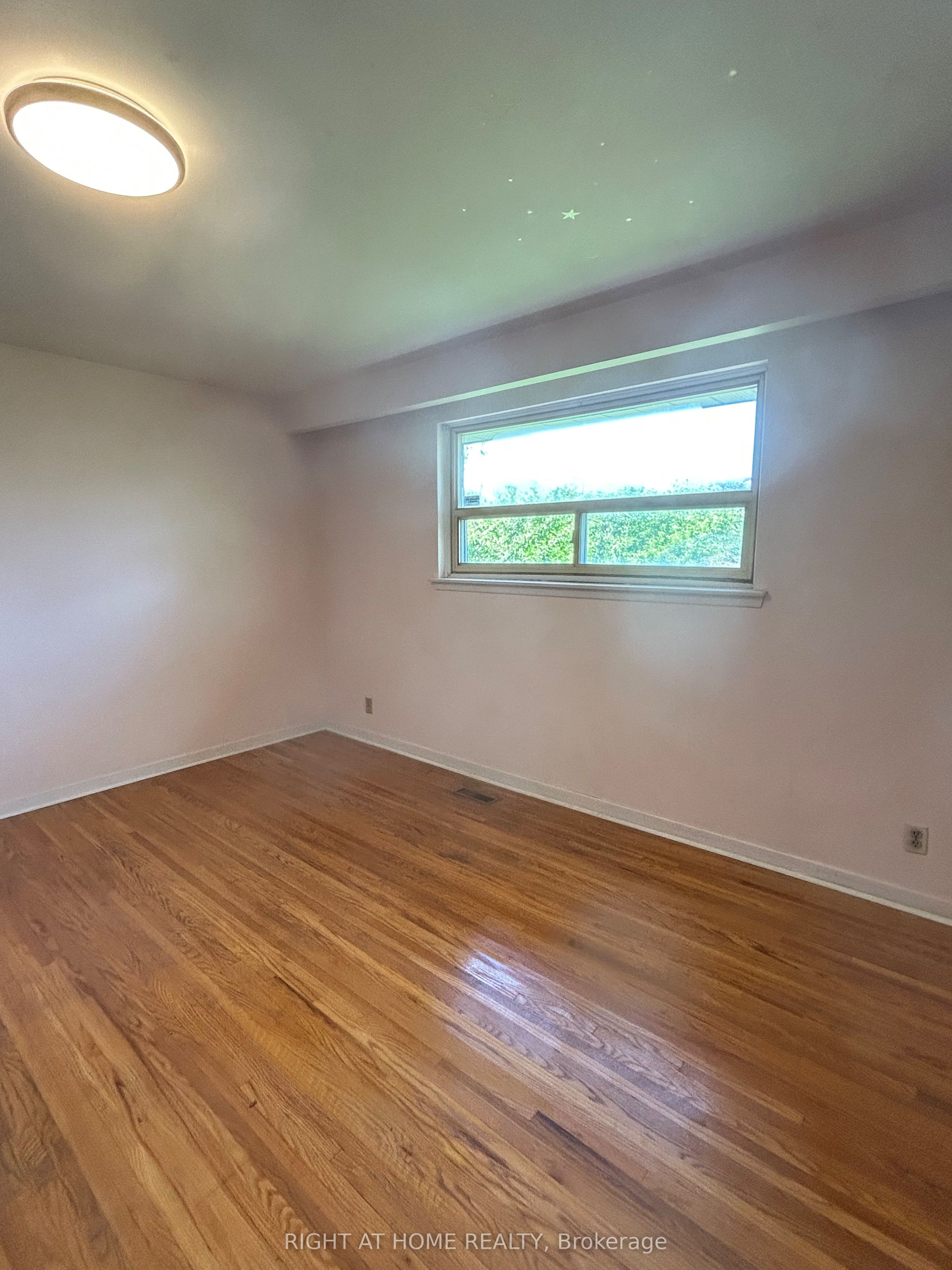 1010 Bloor Street, Mississauga, ON L4Y 2N2 photo 5