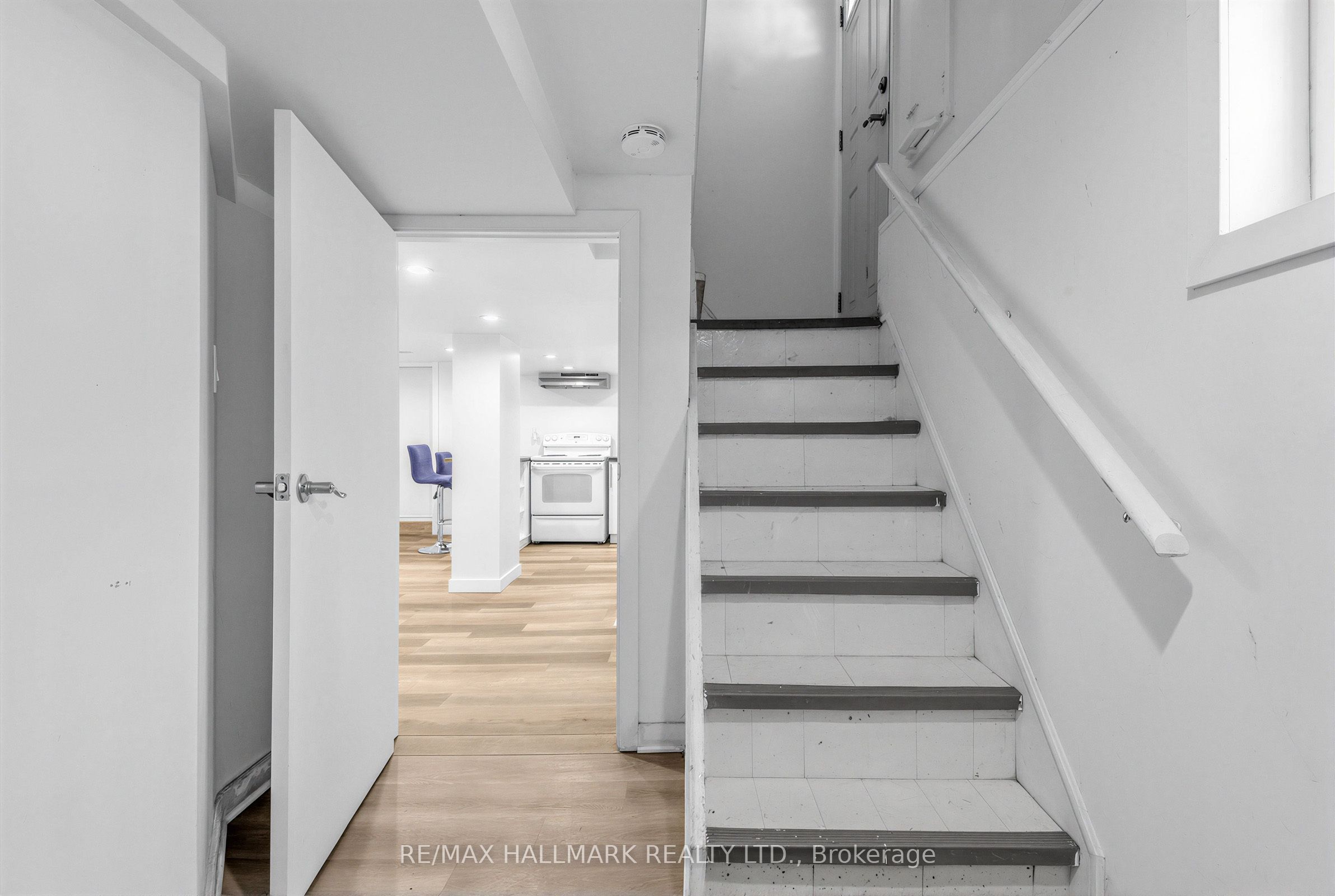 10 Hartley Avenue Basement, Toronto, ON M6E 4E6 photo 3