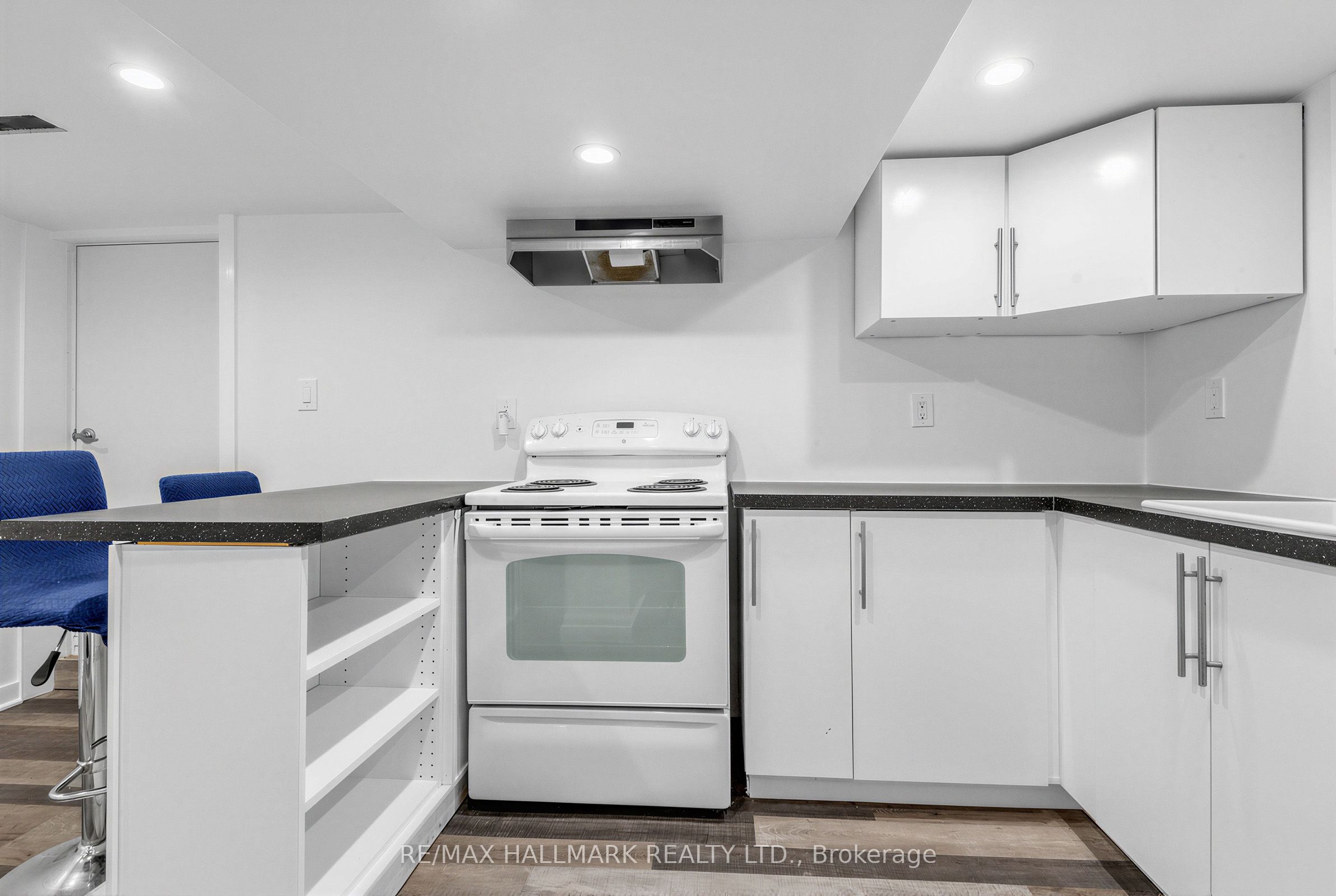 10 Hartley Avenue Basement, Toronto, ON M6E 4E6 photo 5
