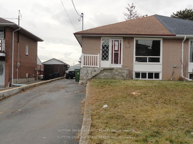 205 St Lucie Drive, Toronto, ON M9M 1T4