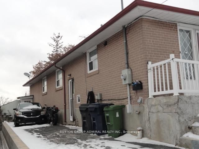 205 St Lucie Drive, Toronto, ON M9M 1T4 photo 2
