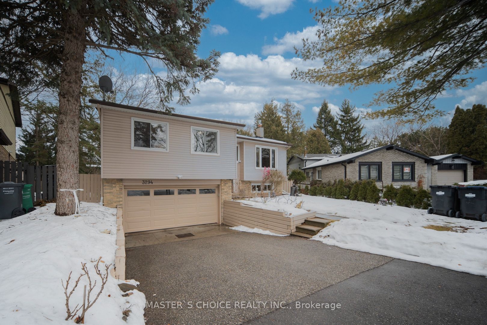 3294 Rhonda Valley Drive, Mississauga, ON L5A 3E9 photo 2