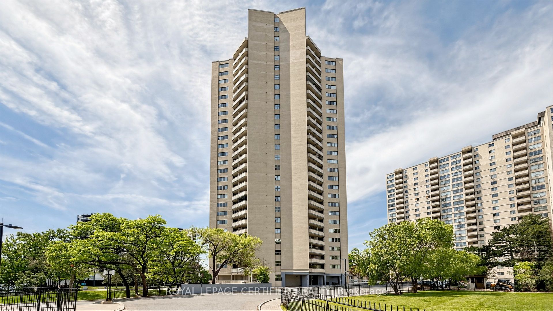 330 Dixon Road 1903, Toronto, ON M9R 1S9 photo 2