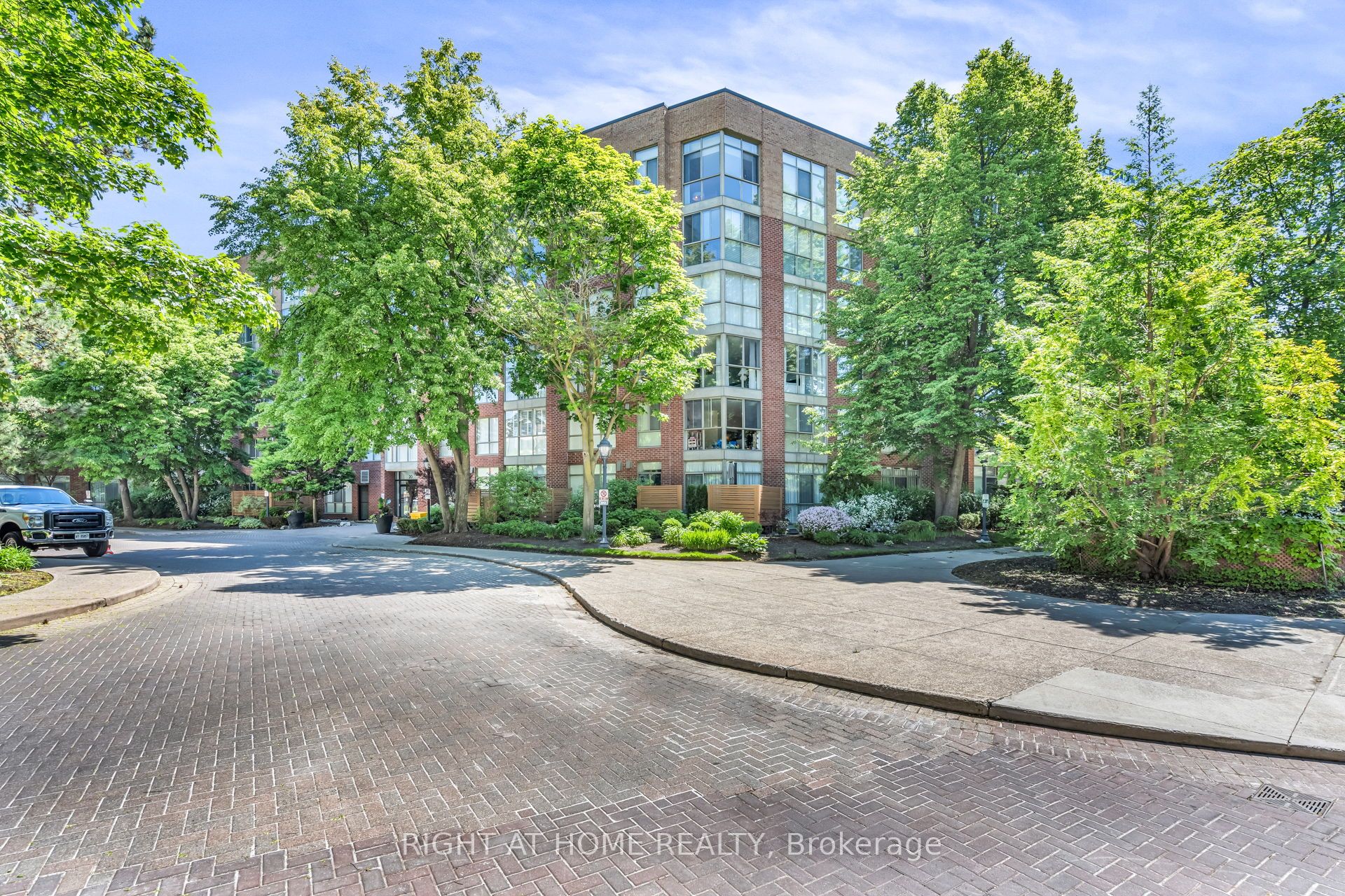 20 Southport Street 208, Toronto, ON M6S 4Y8 photo 3