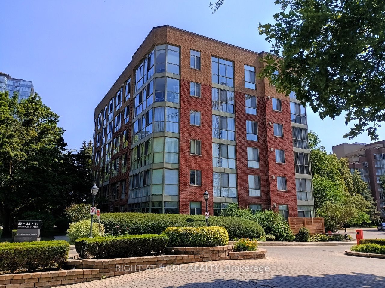 20 Southport Street 208, Toronto, ON M6S 4Y8 photo 4
