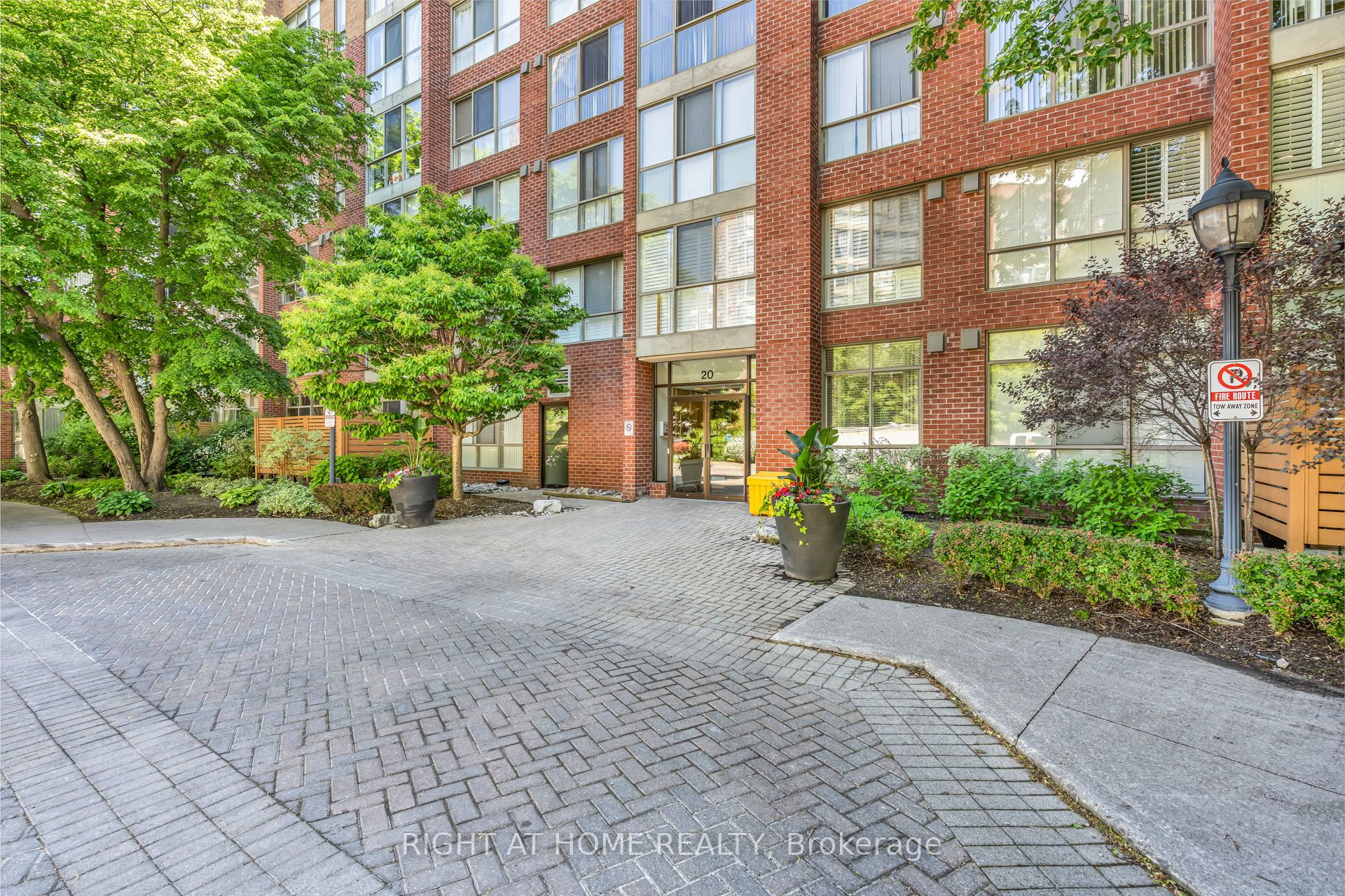 20 Southport Street 208, Toronto, ON M6S 4Y8 photo 5