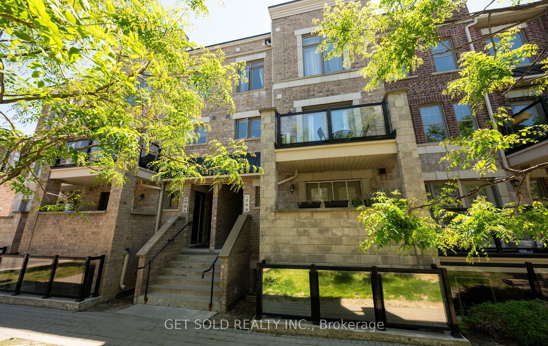 80 Parrotta Drive 132, Toronto, ON M9M 0E6