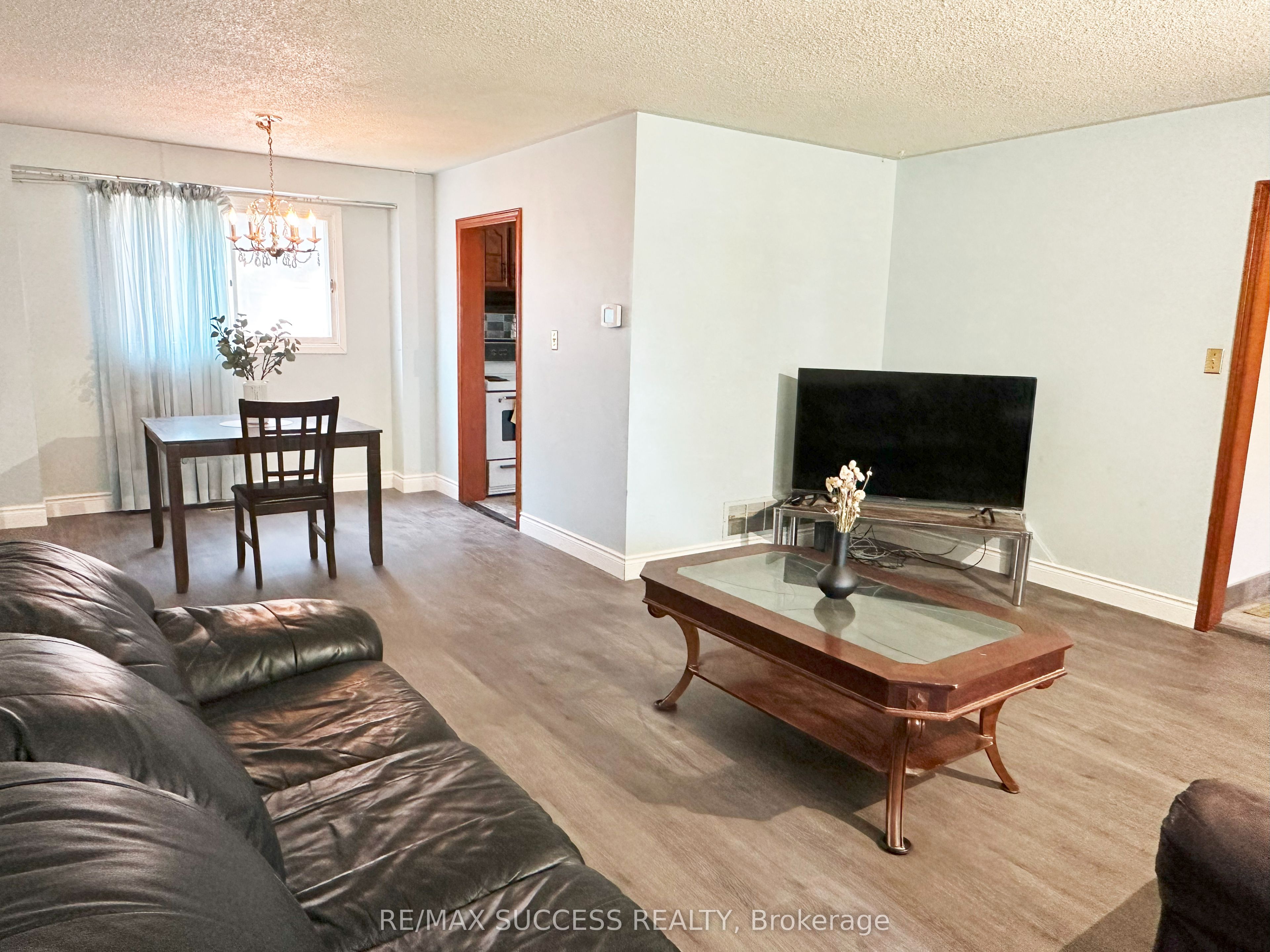 571 Minette Circle, Mississauga, ON L5A 3B9 photo 4