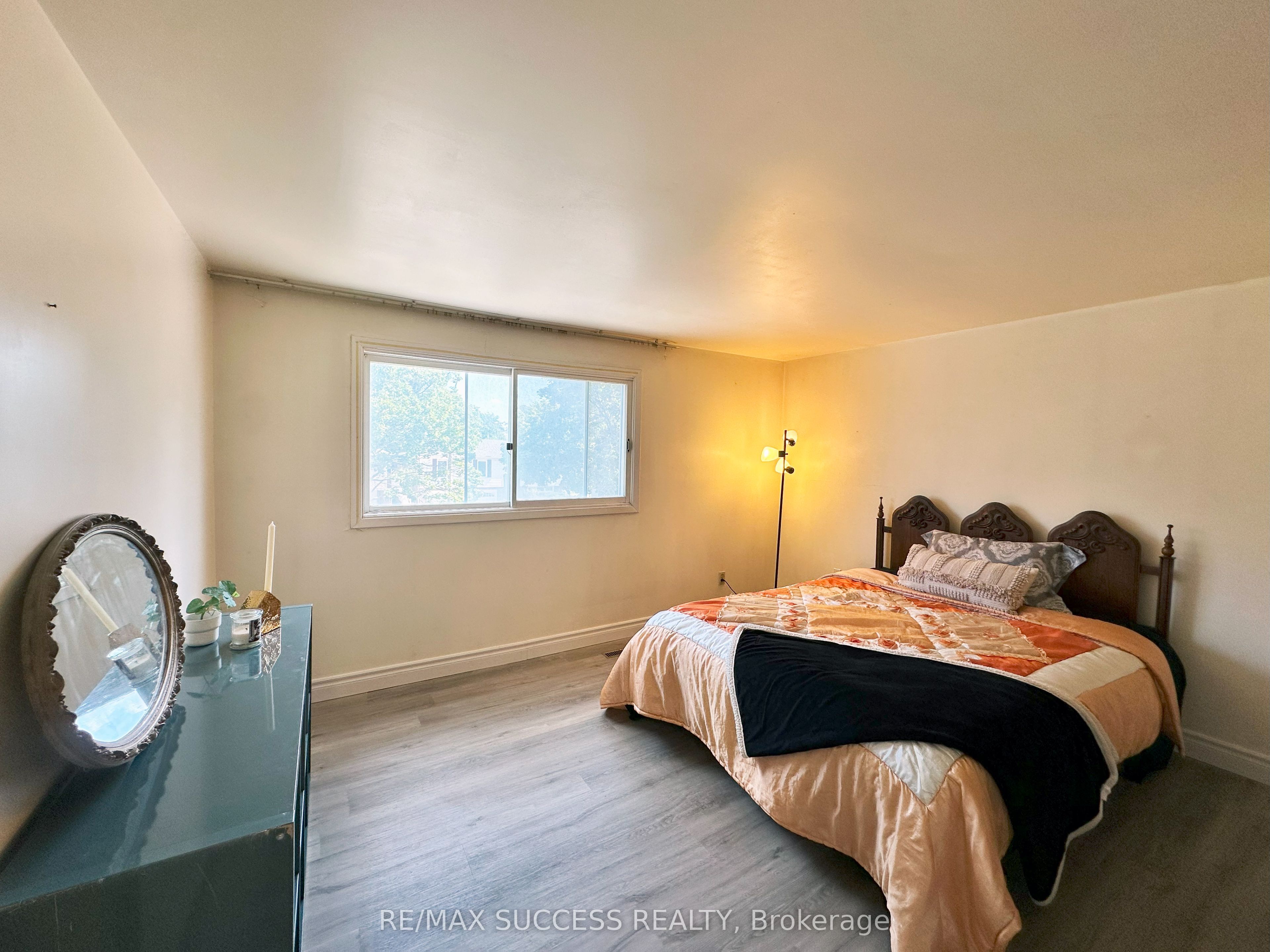 571 Minette Circle, Mississauga, ON L5A 3B9 photo 5