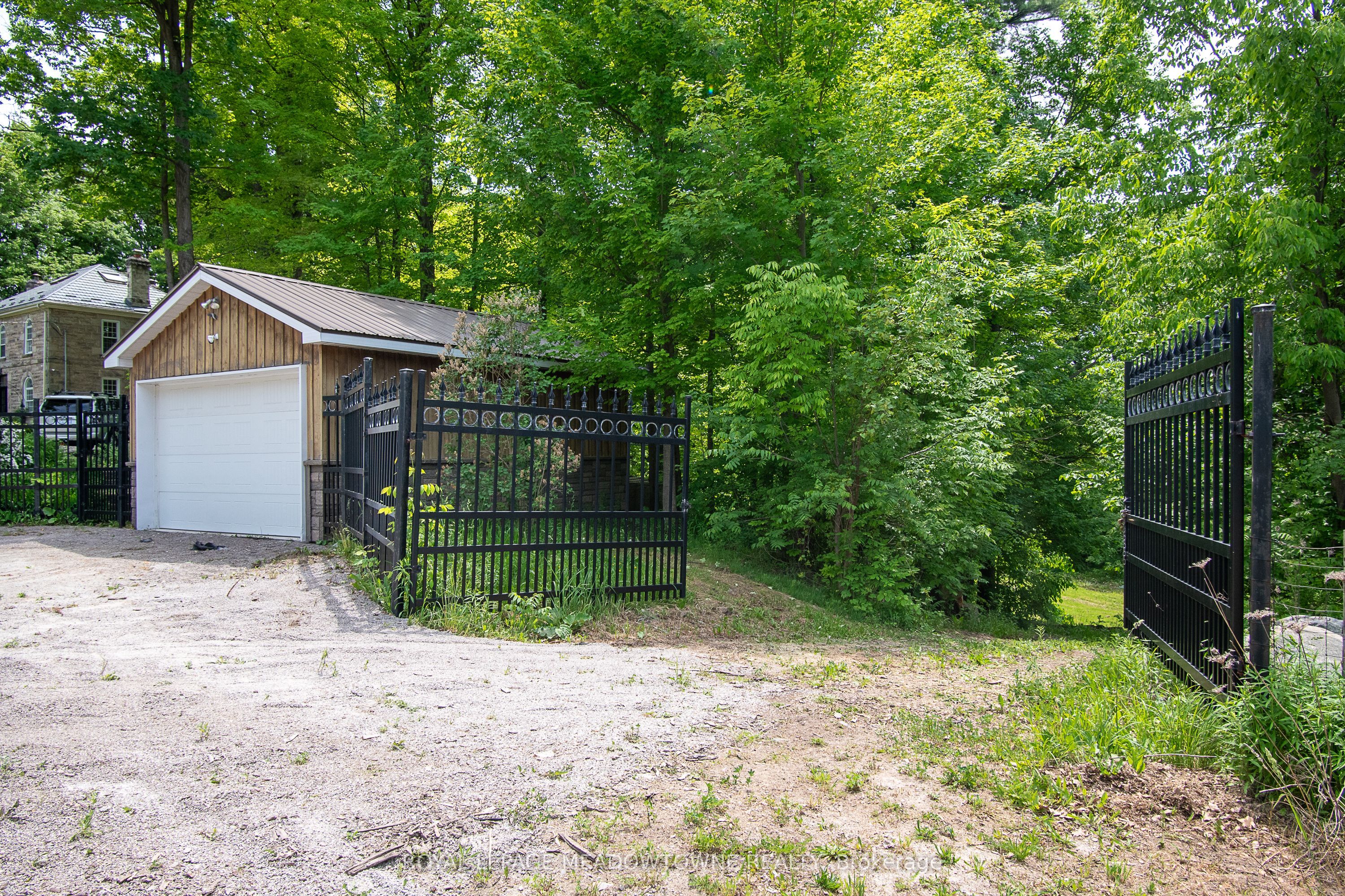 9920 Regional Road 25 Road, Halton Hills, ON L9T 2X7 photo 2