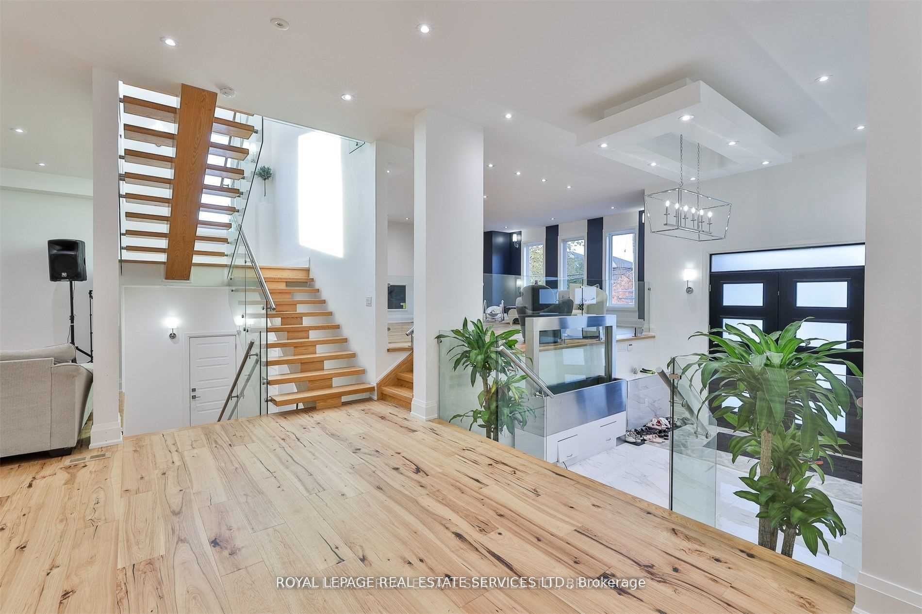 61 Dane Avenue, Toronto, ON M6A 1G4 photo 2
