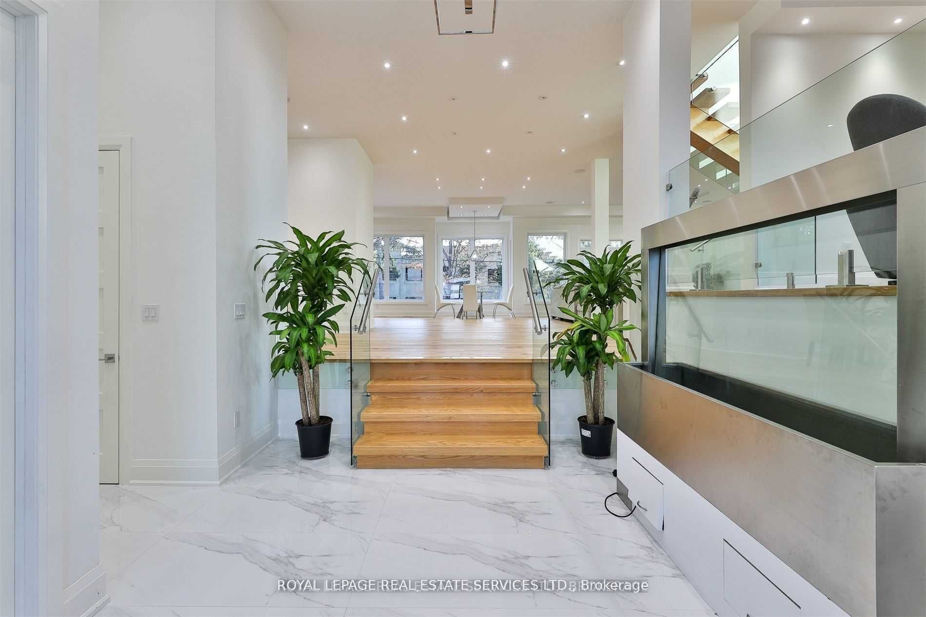 61 Dane Avenue, Toronto, ON M6A 1G4 photo 3