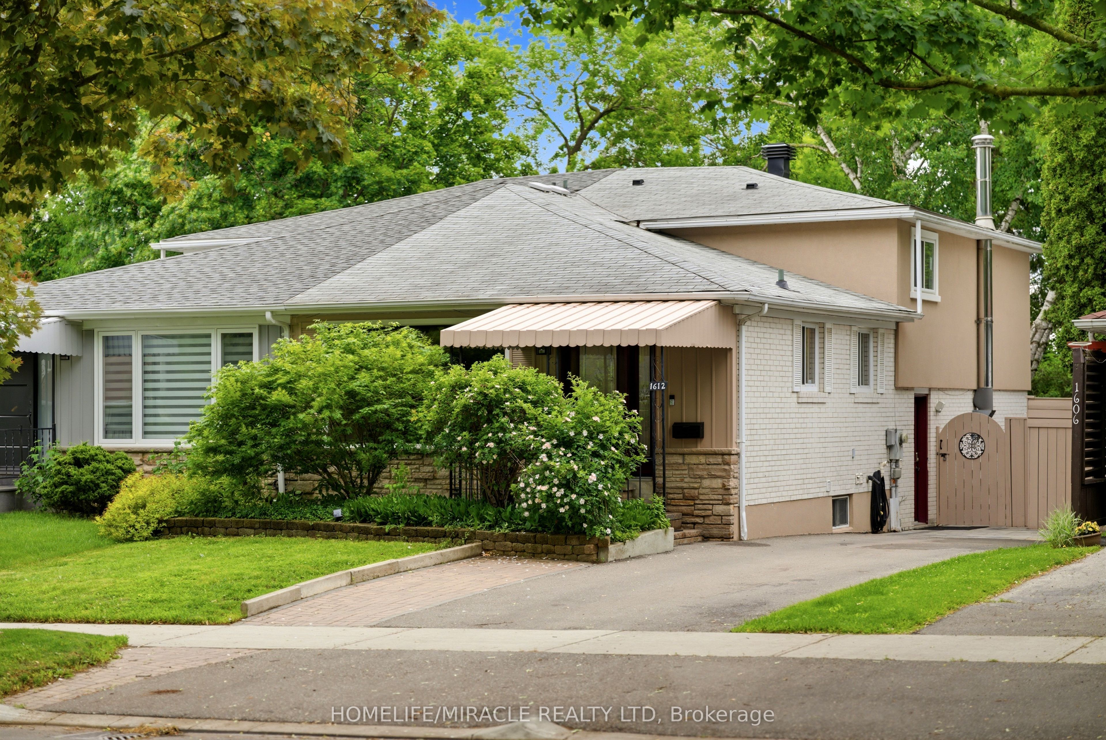 1612 Wavell Crescent, Mississauga, ON L4X 1X1