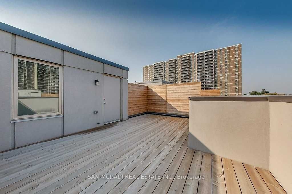 22 Applewood Lane 33, Toronto, ON M9C 2Z7 photo 4