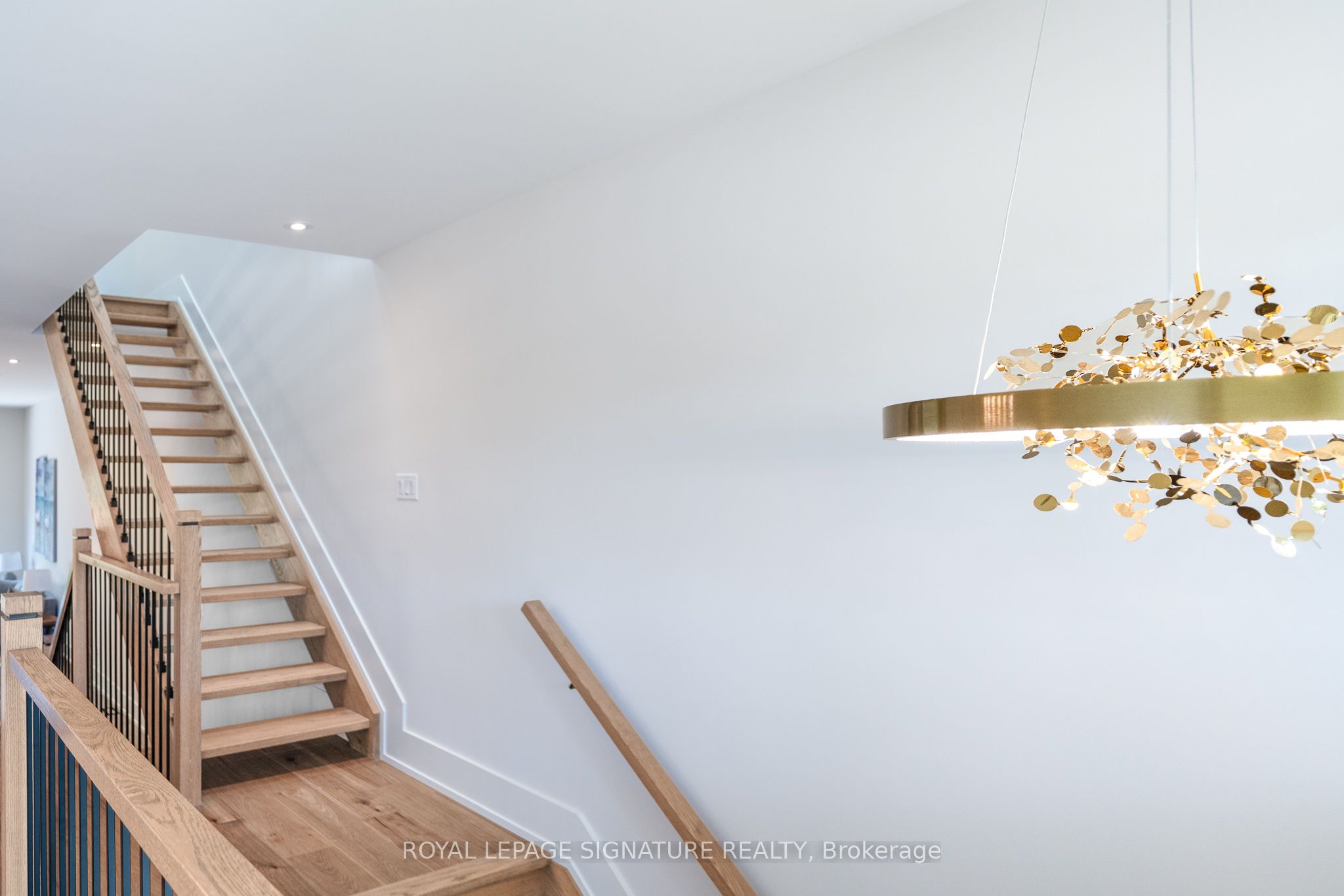 62 Ash Crescent, Toronto, ON M8W 1E6 photo 2
