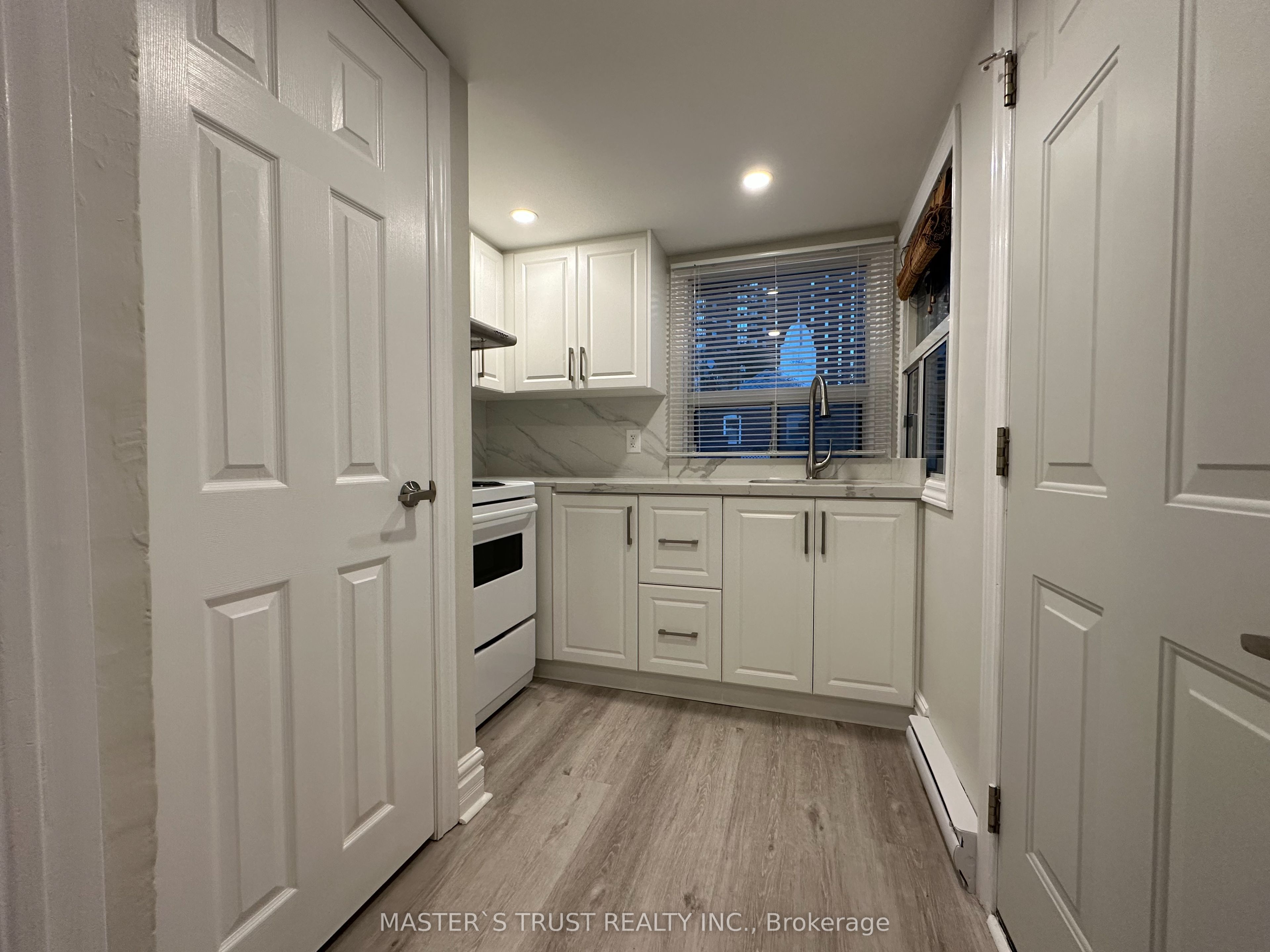 151 Dynevor Road Upper, Toronto, ON M6E 3X5