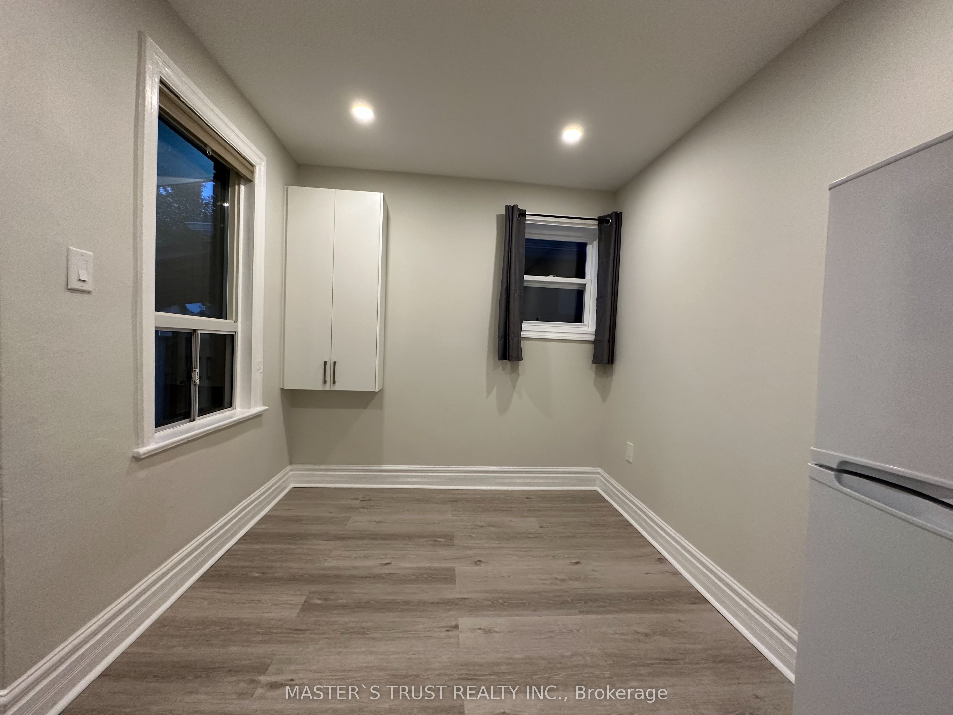 151 Dynevor Road Upper, Toronto, ON M6E 3X5 photo 3