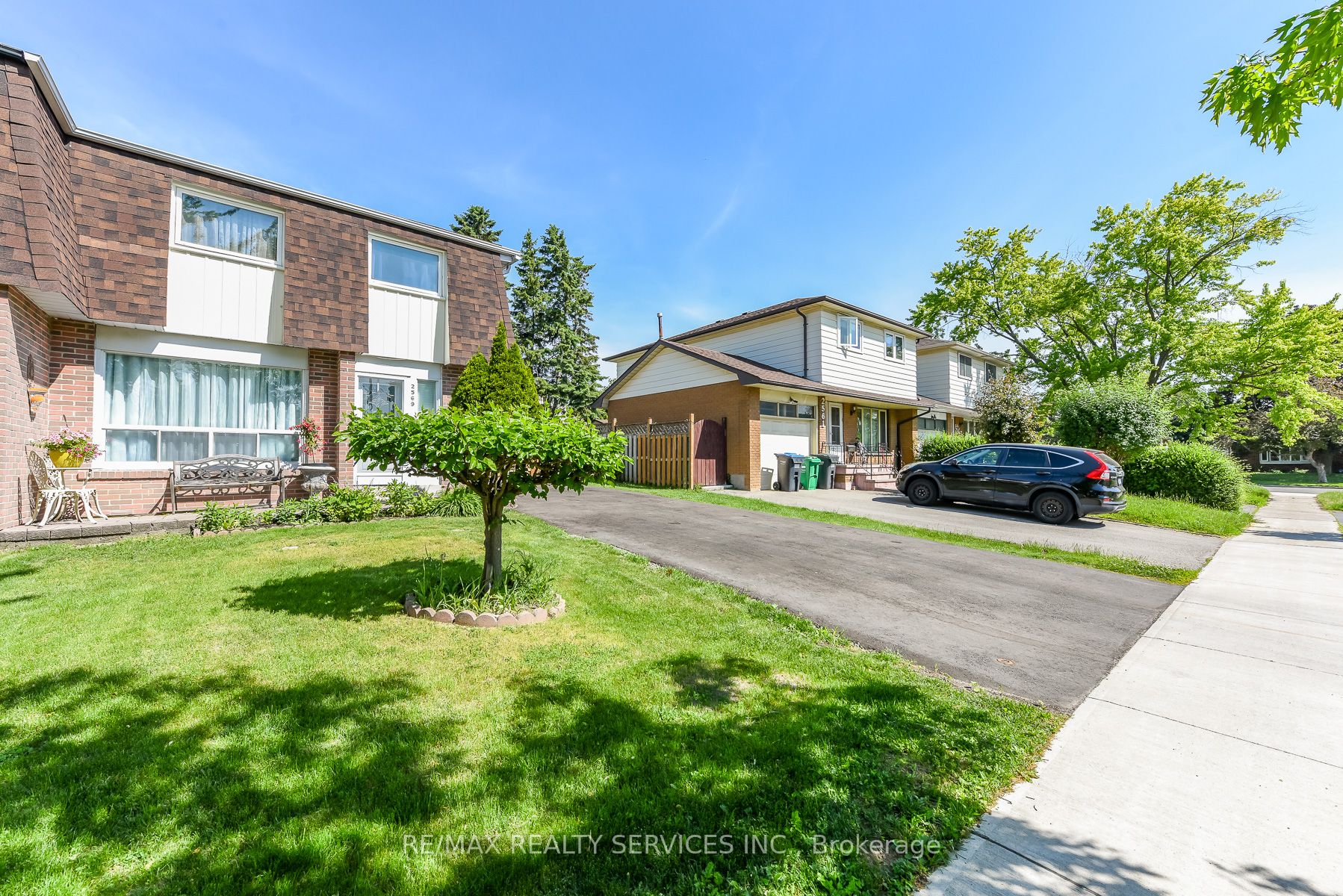 2569 Lundene Road, Mississauga, ON L5J 3Y9 photo 2