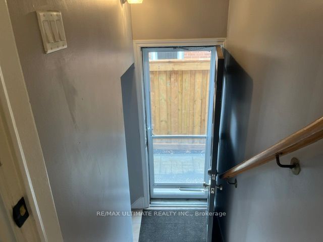 65 Exbury Road Lower, Toronto, ON M3M 1P9 photo 3