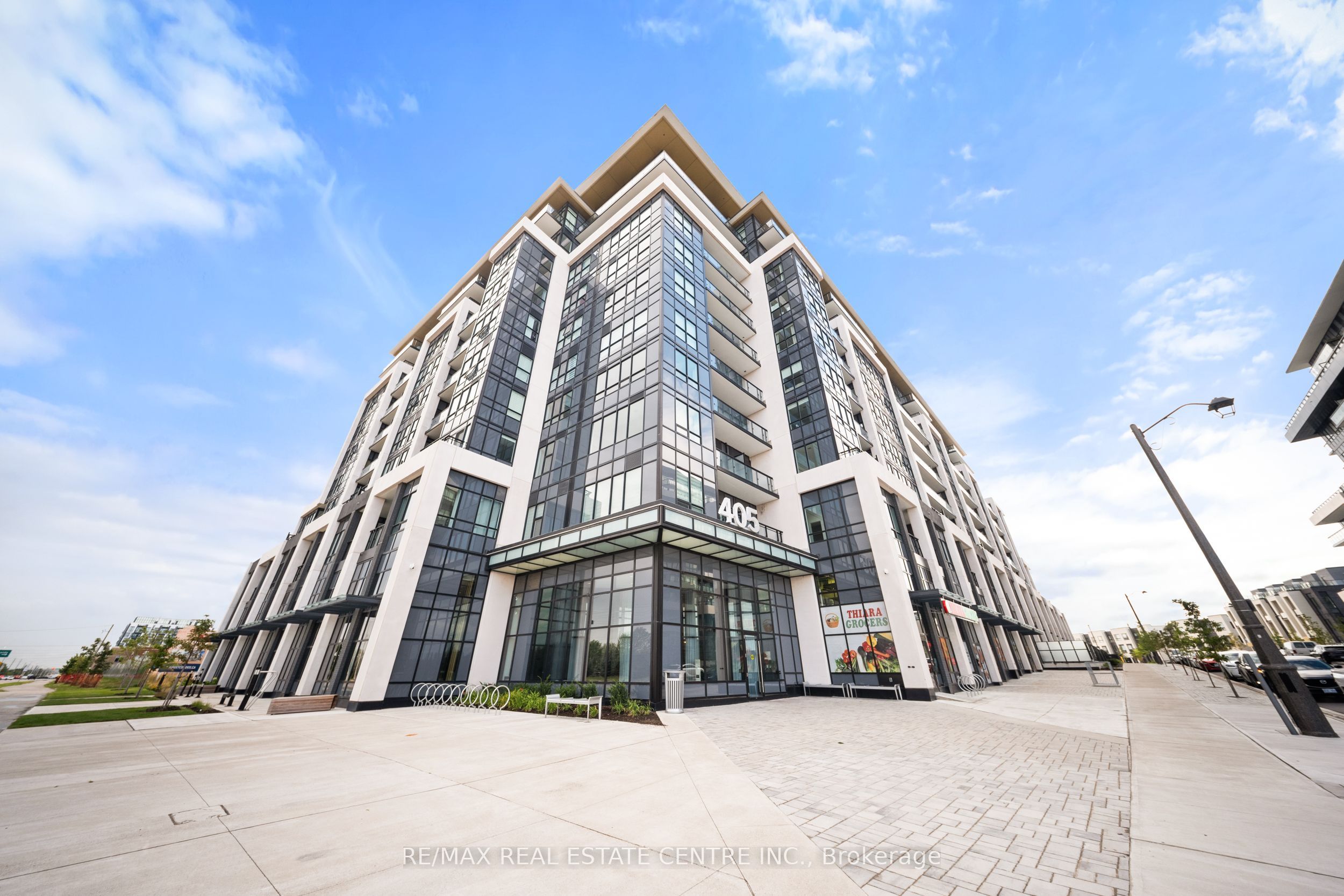 405 Dundas Street W 316, Oakville, ON L6M 4P9