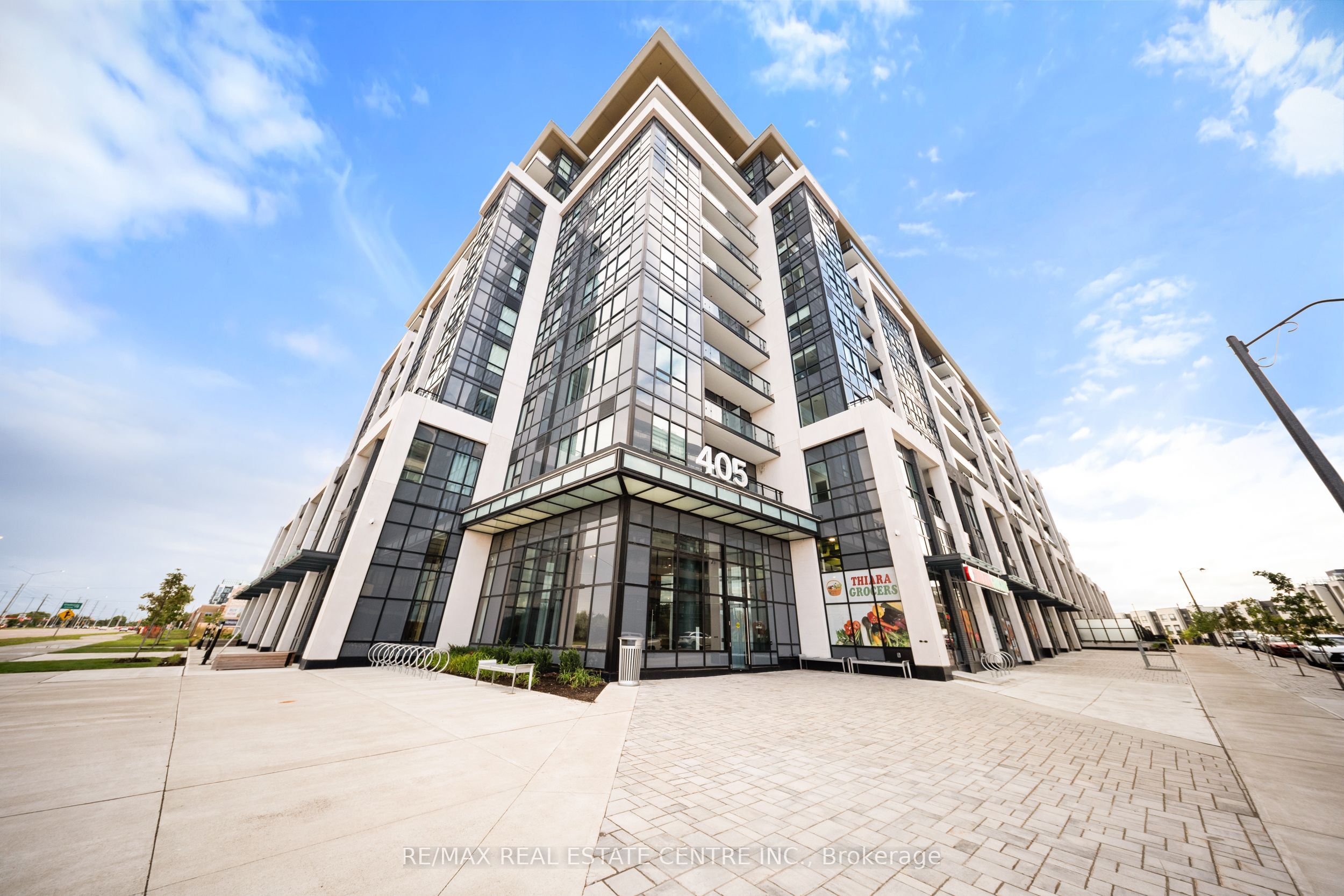405 Dundas Street W 316, Oakville, ON L6M 4P9 photo 2