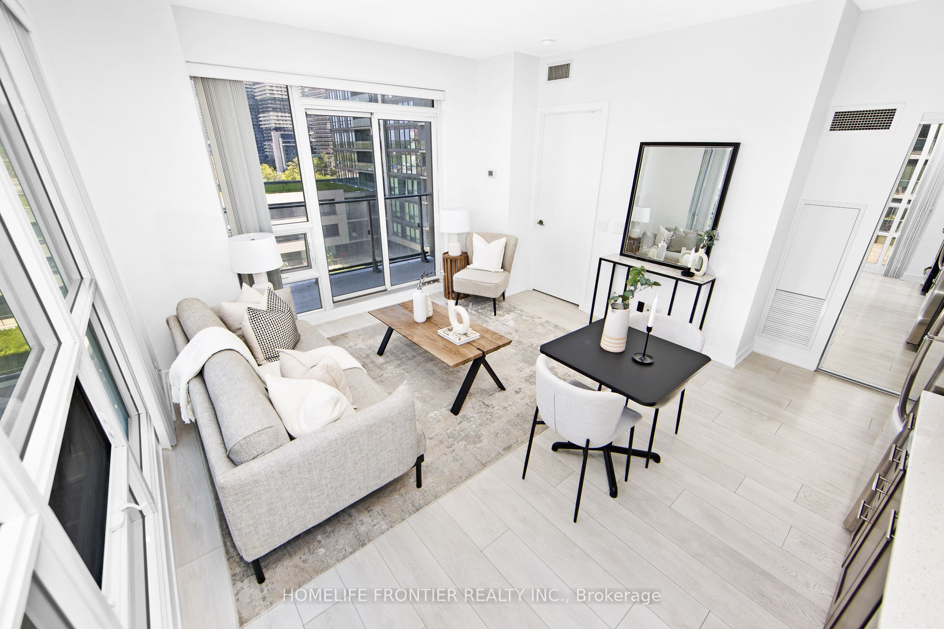 2212 Lakeshore Boulevard W 1108, Toronto, ON M8V 0C2 photo 2