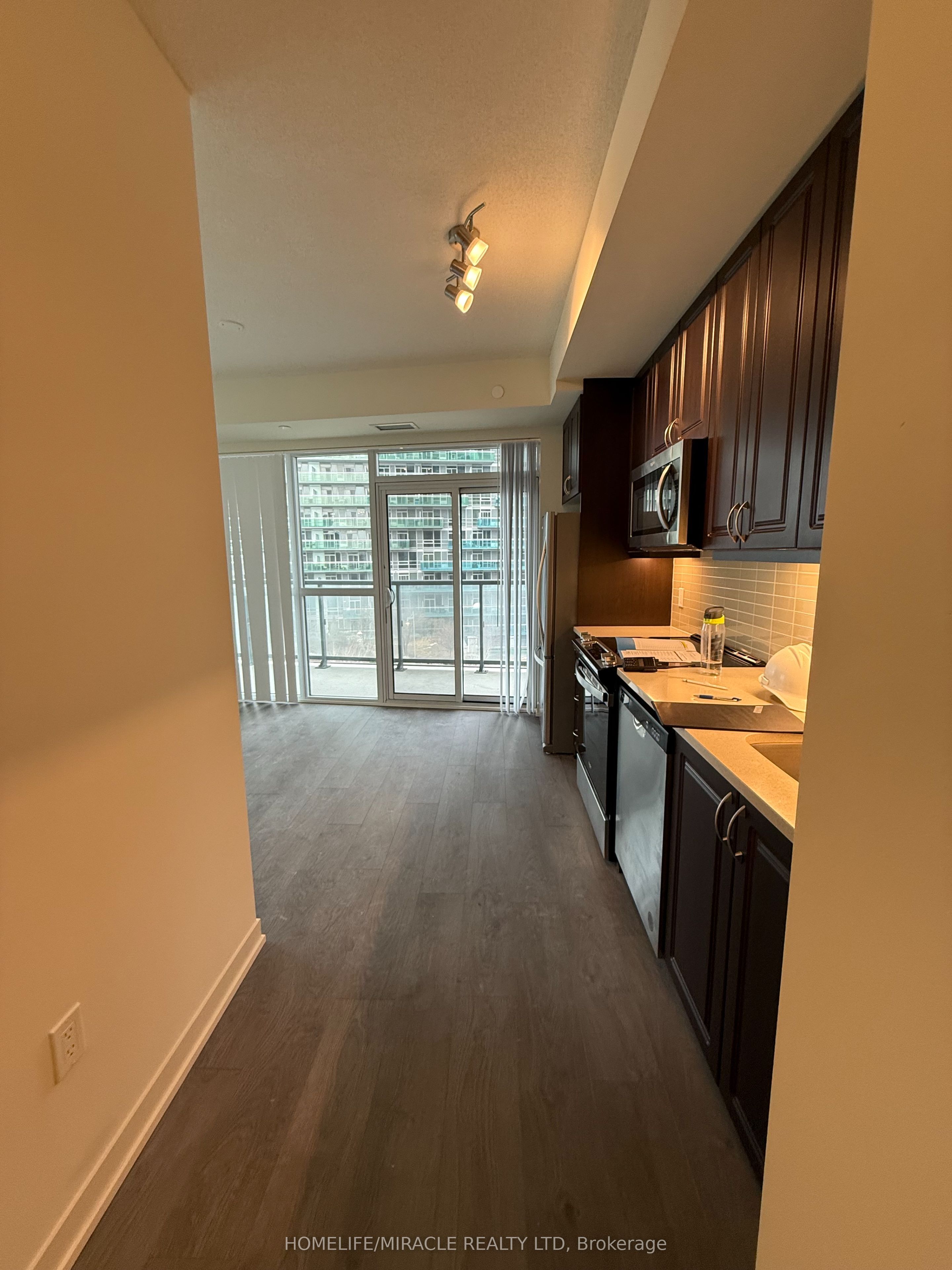 38 Annie Craig Drive 611, Toronto, ON M8V 0G9 photo 5