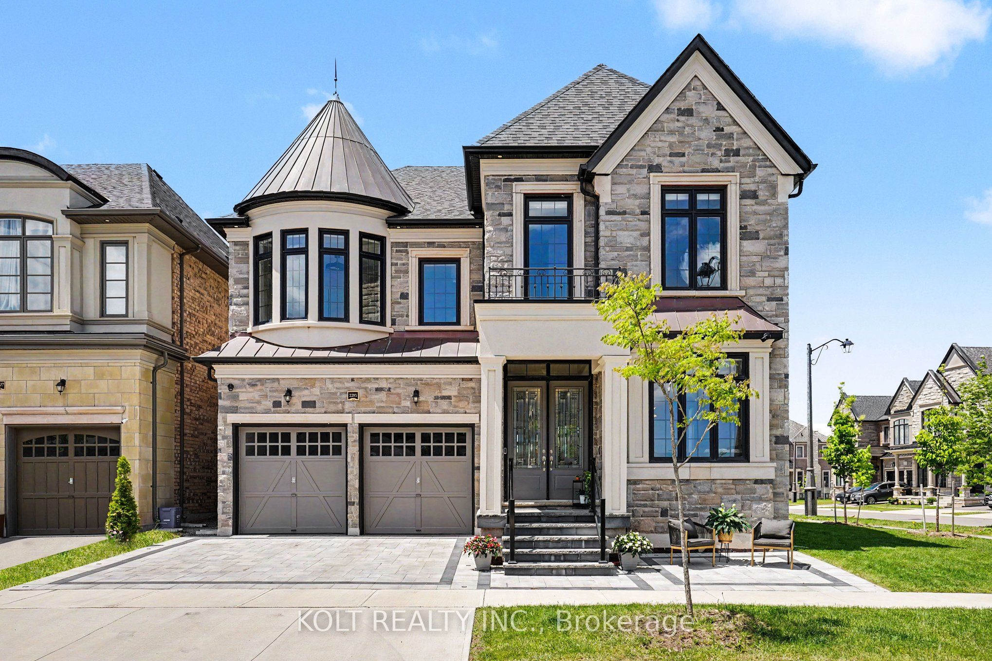2293 Charles Cornwall Avenue, Oakville, ON L6M 5M6 photo 2