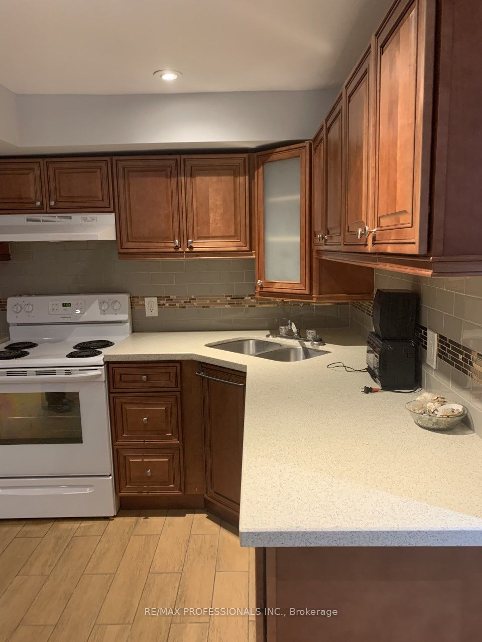 100 Rory Road Bsmt, Toronto, ON M6L 3G1 photo 5