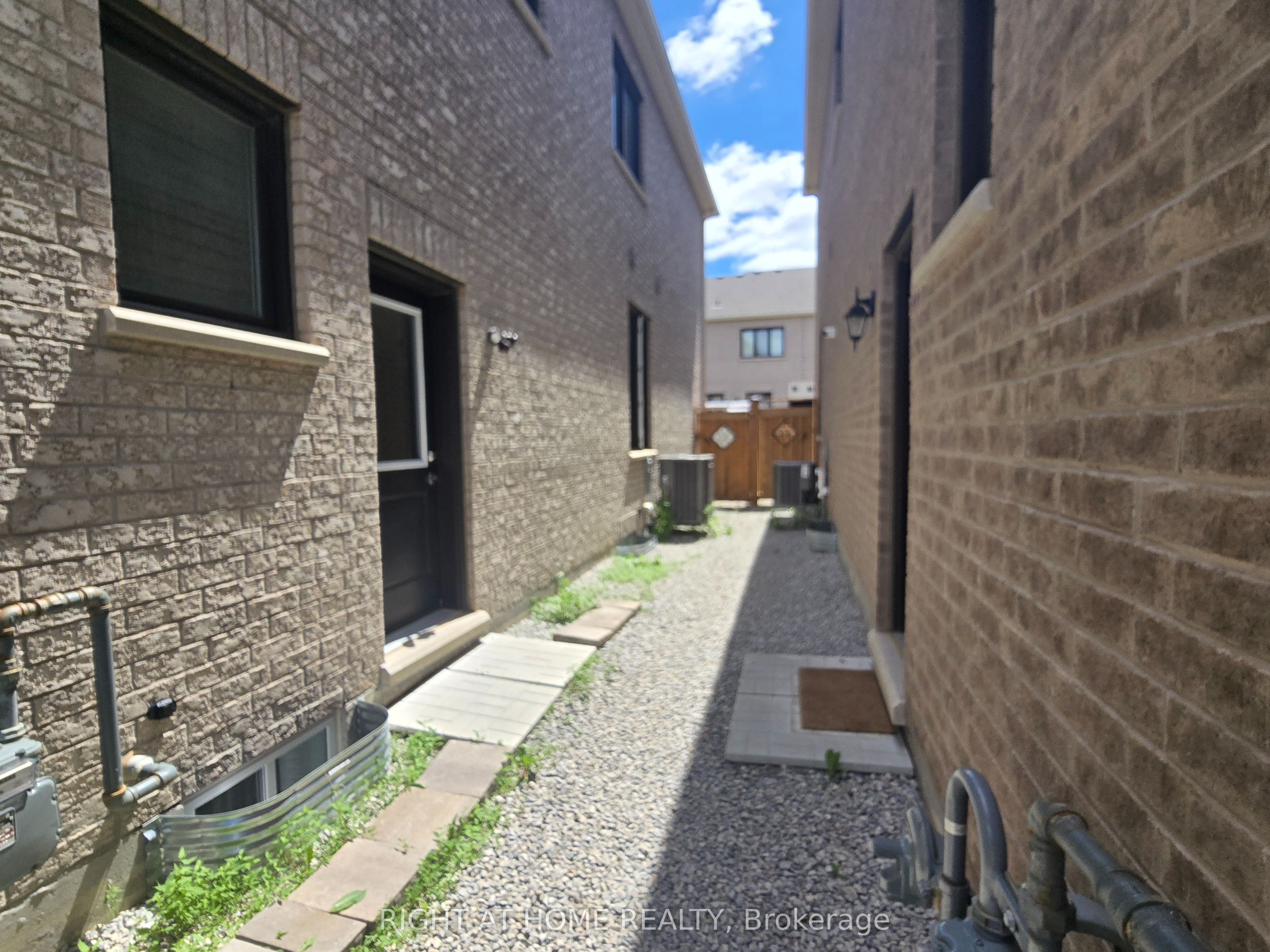 458 Bergamot Avenue Basement, Milton, ON L9E 1T8 photo 5