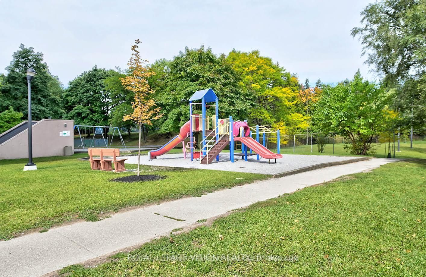 10 Martha Eaton Way S 2107, Toronto, ON M6M 5B3