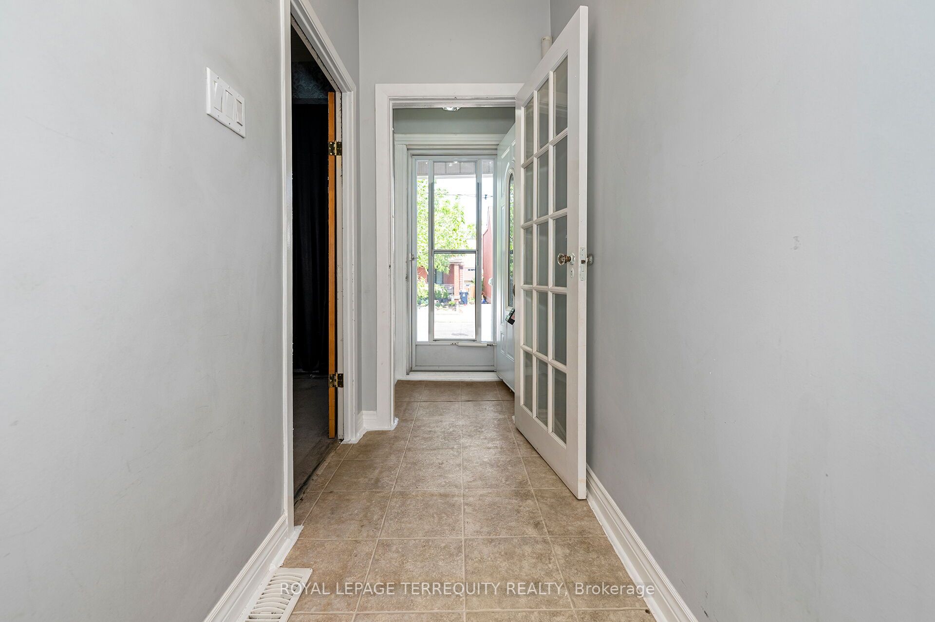 54 St Clair Gardens, Toronto, ON M6E 3V4 photo 5