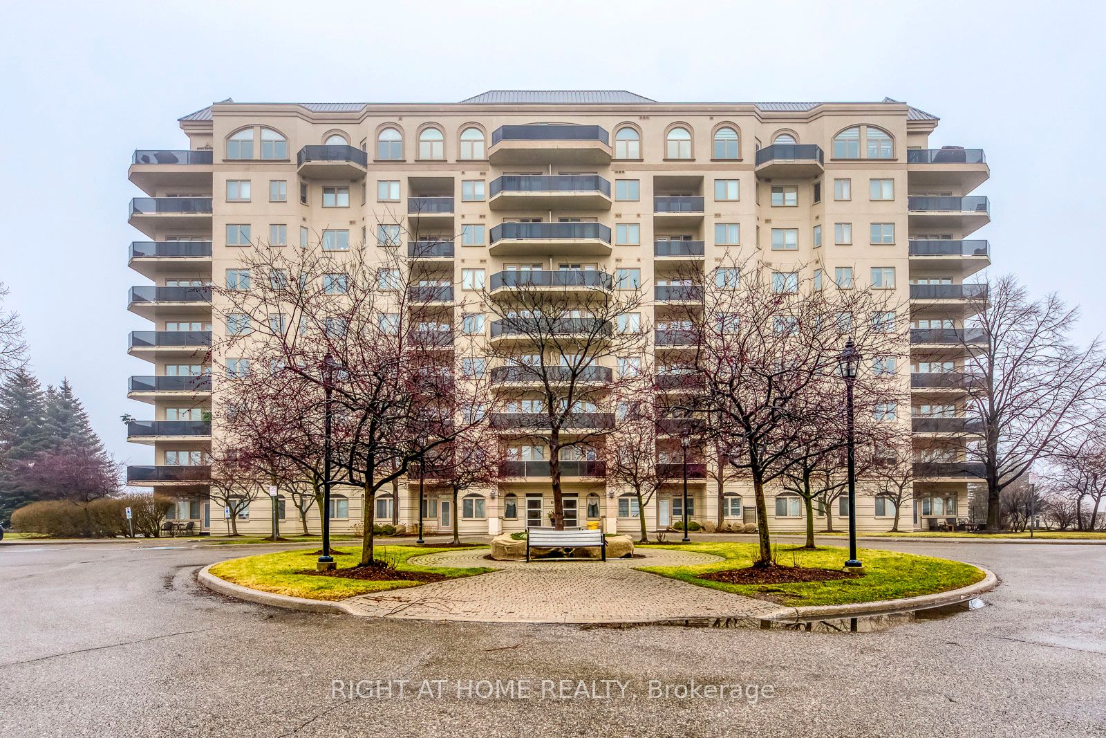 10 Dayspring Circle 805, Brampton, ON L6P 1B9